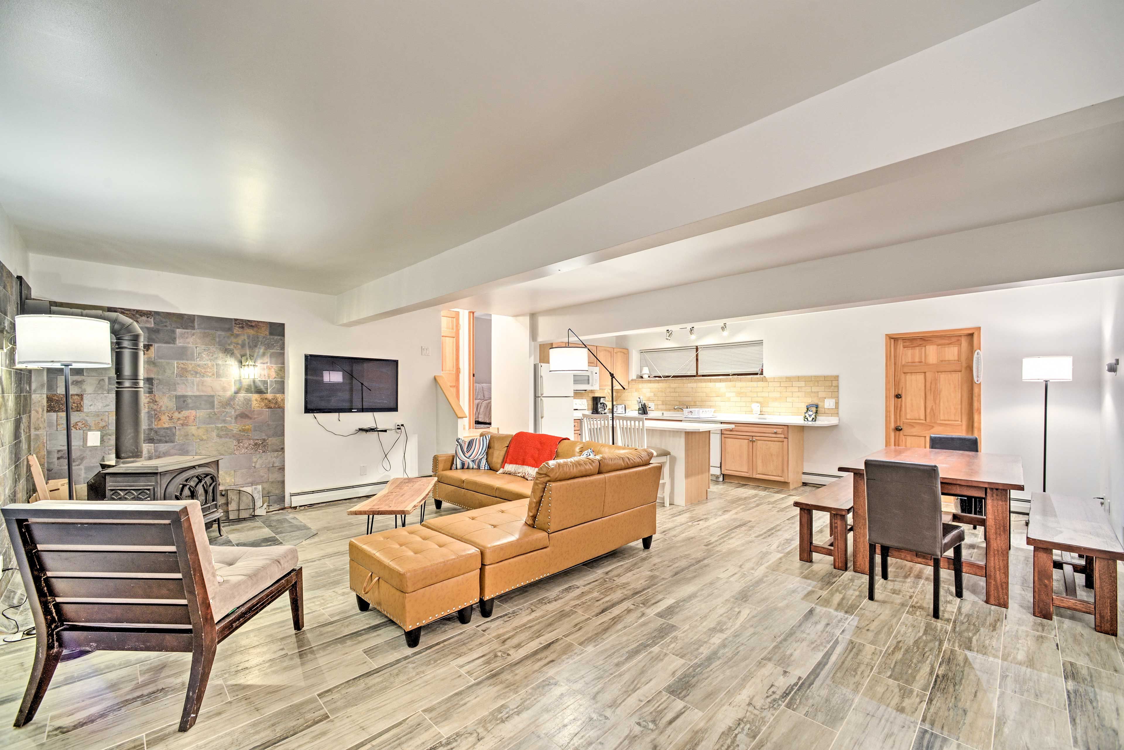 Living Room | Free WiFi | Electric Heating | Wood-Burning Stove