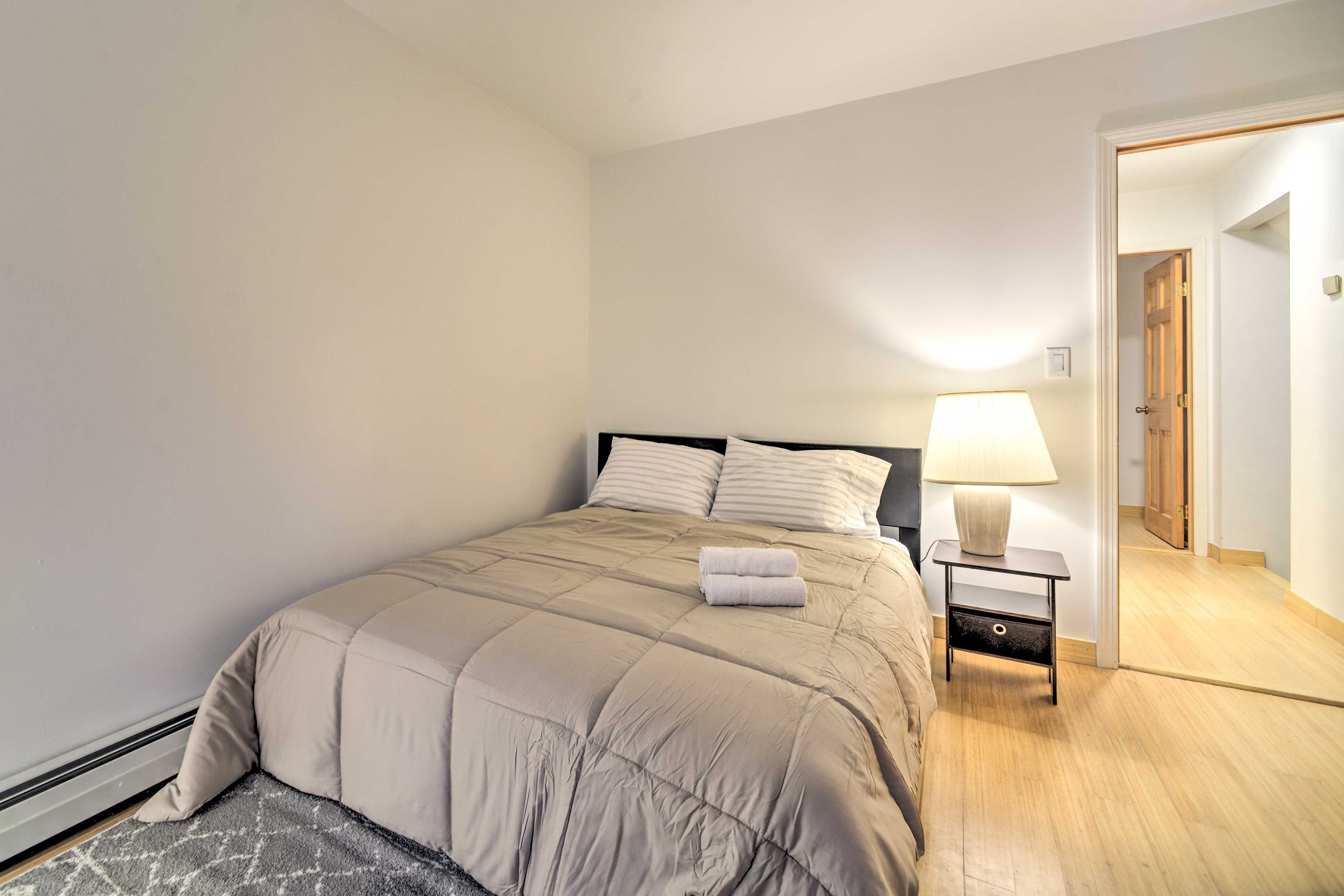 Bedroom 3 | Queen Bed