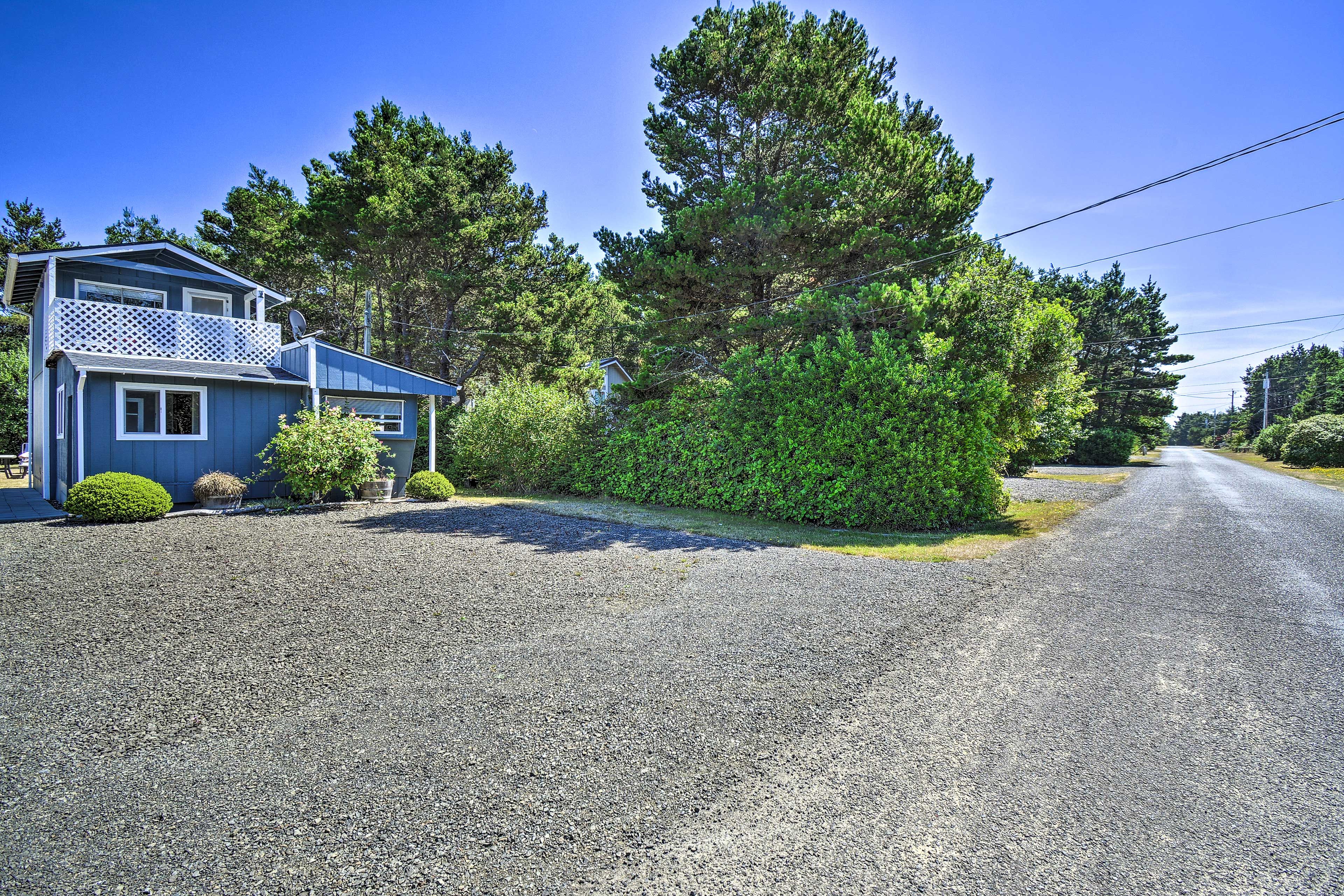 Parking | Driveway (2 Vehicles) | RV parking w/ Additional Fee