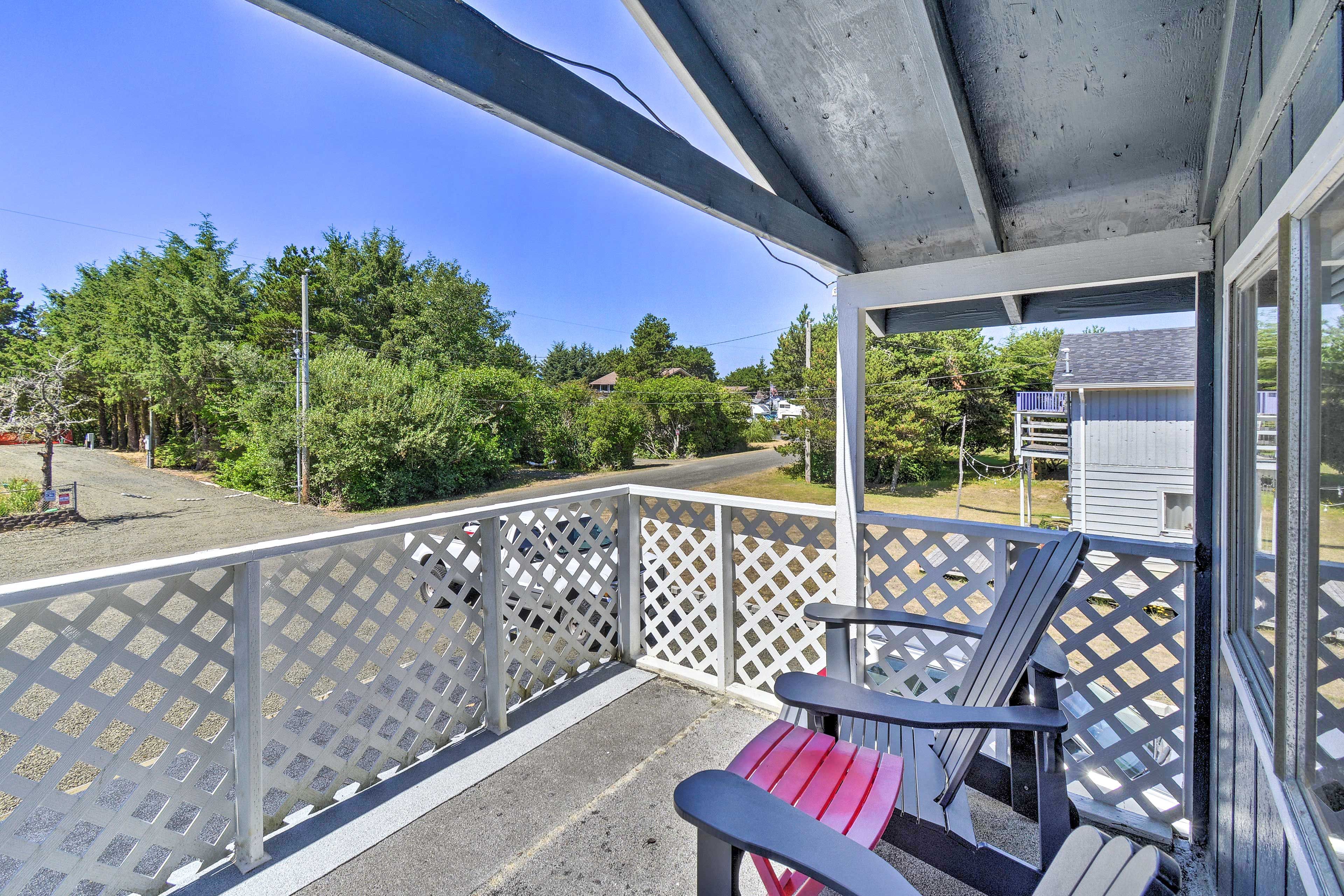 Private Balcony w/ Seating