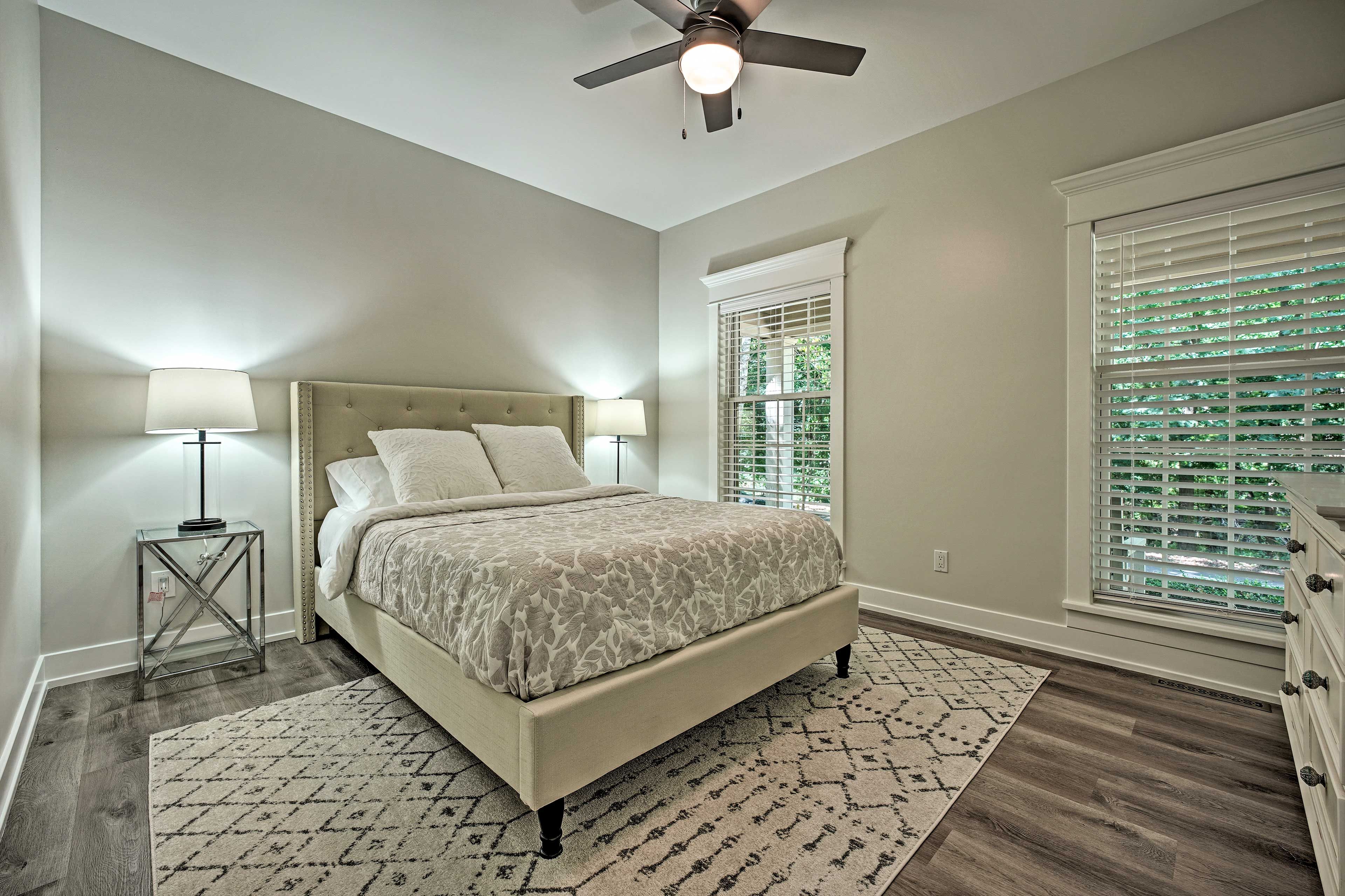 Bedroom 4 | Queen Bed | 1st Floor