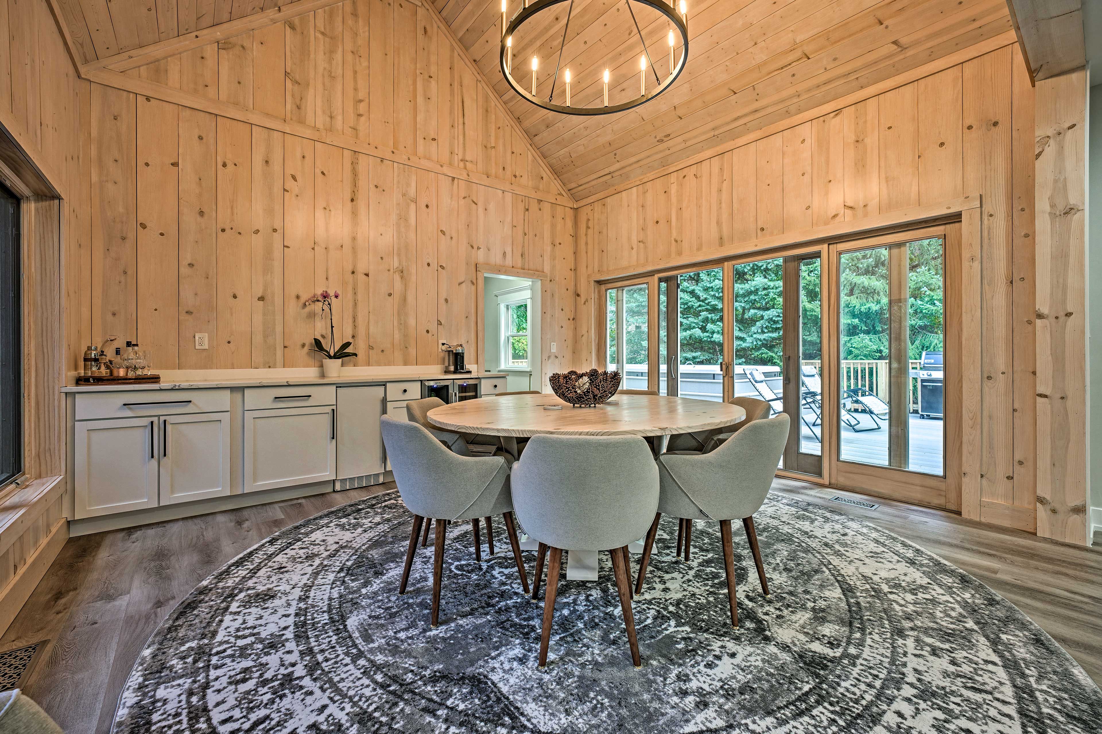 Dining Room | Dishware & Flatware Provided