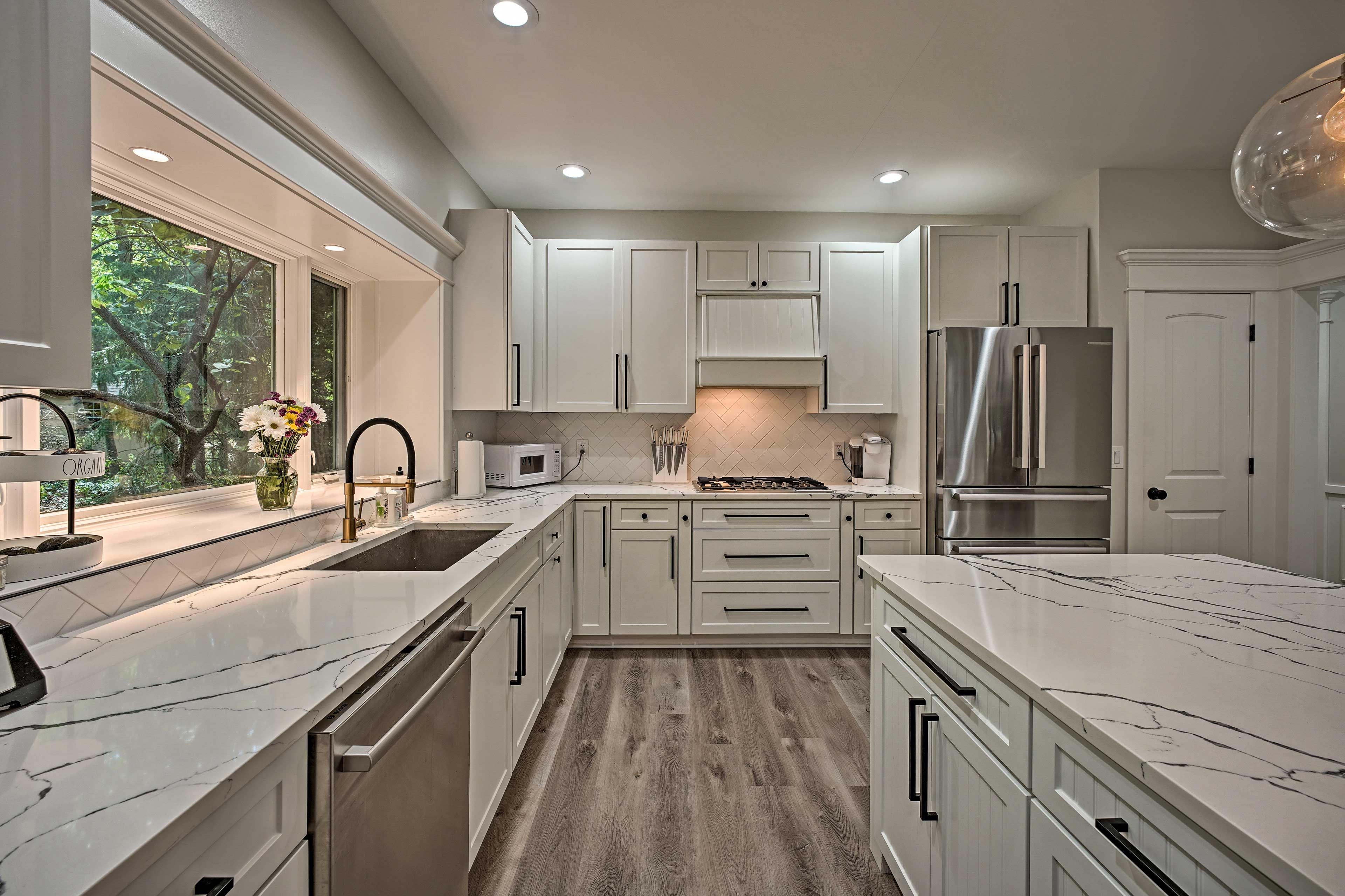 Kitchen | Fully Equipped w/ Cooking Essentials