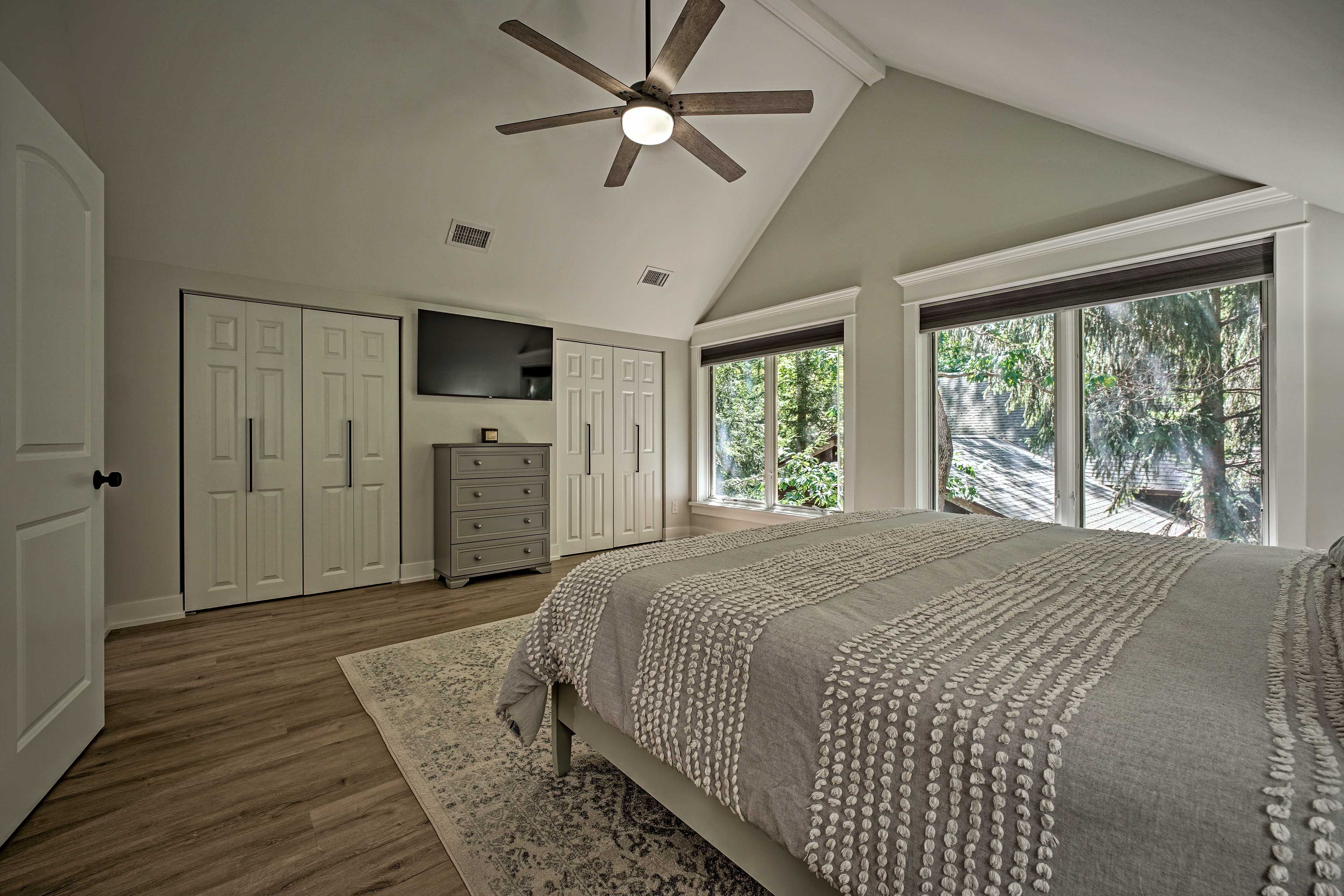 Bedroom 1 | King Bed | En-Suite Bathroom | 2nd Floor
