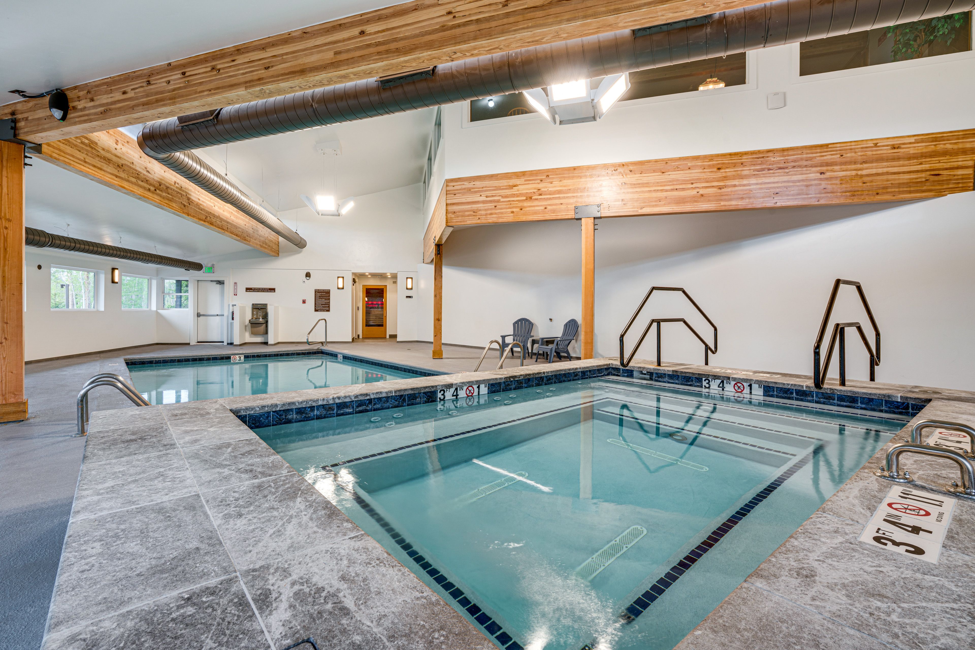 Community Pool & Hot Tub