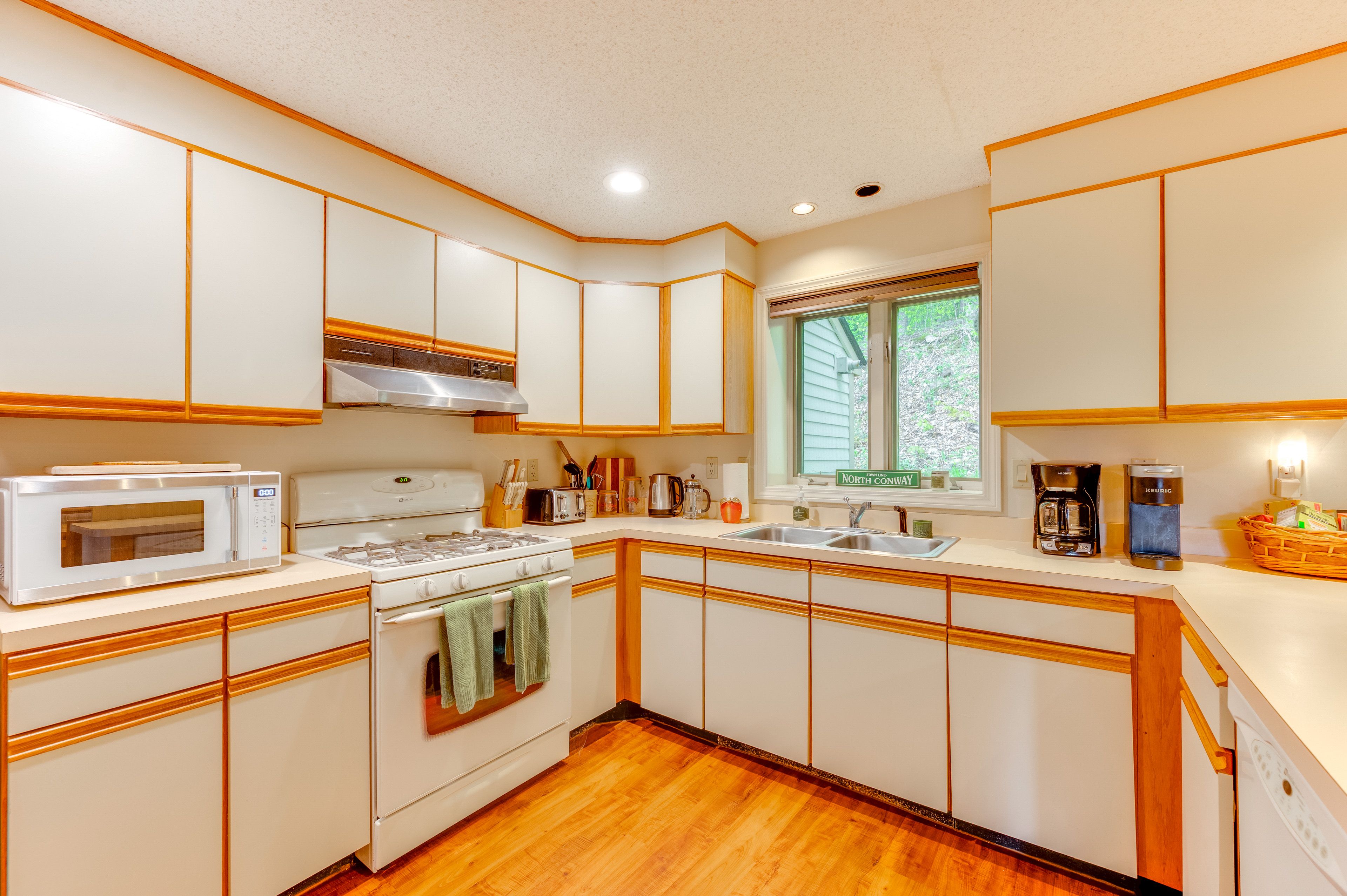 Kitchen | Dishware/Flatware | Toaster | Trash Bags/Paper Towels