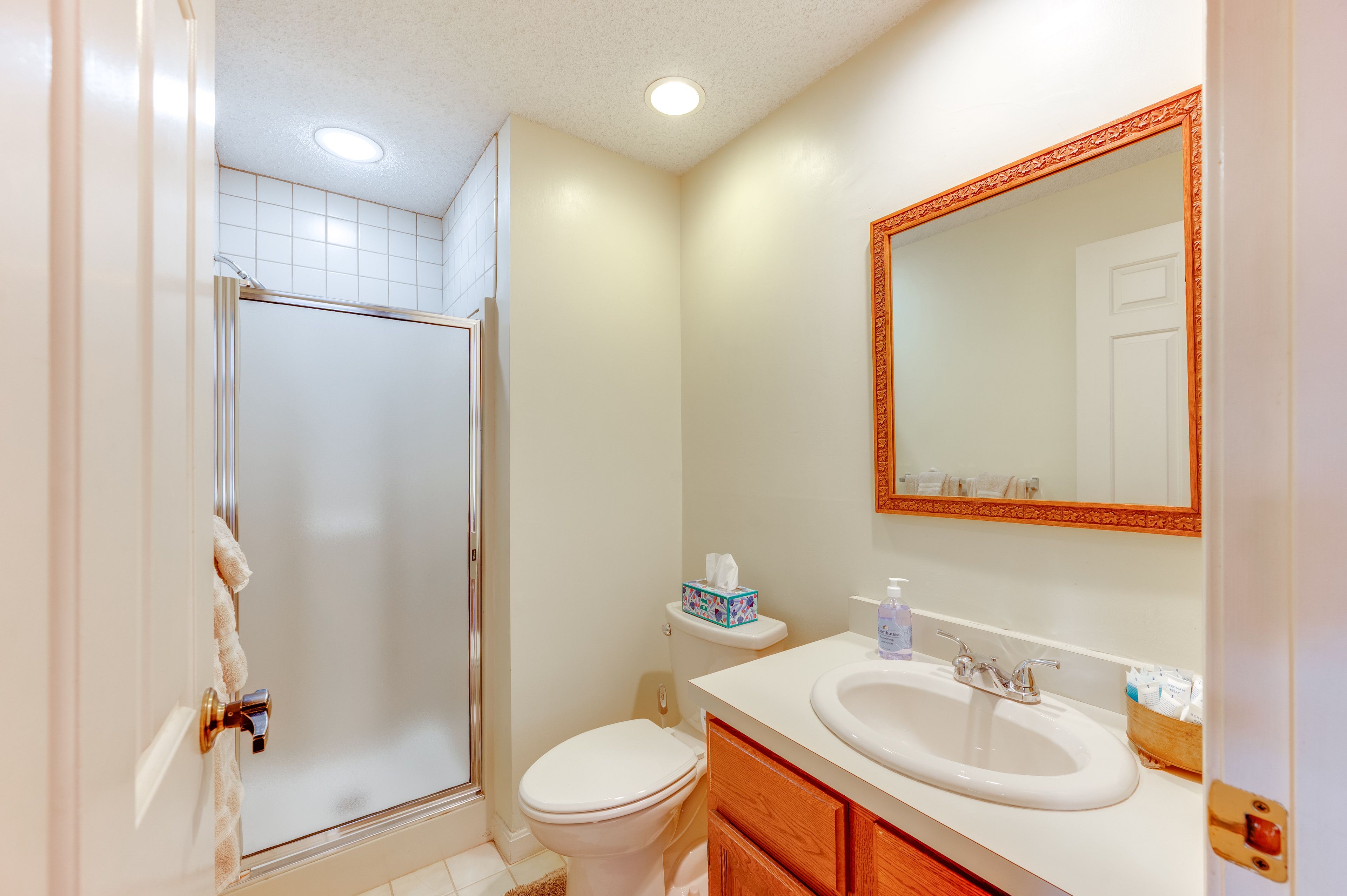 Full Bathroom | 1st Floor