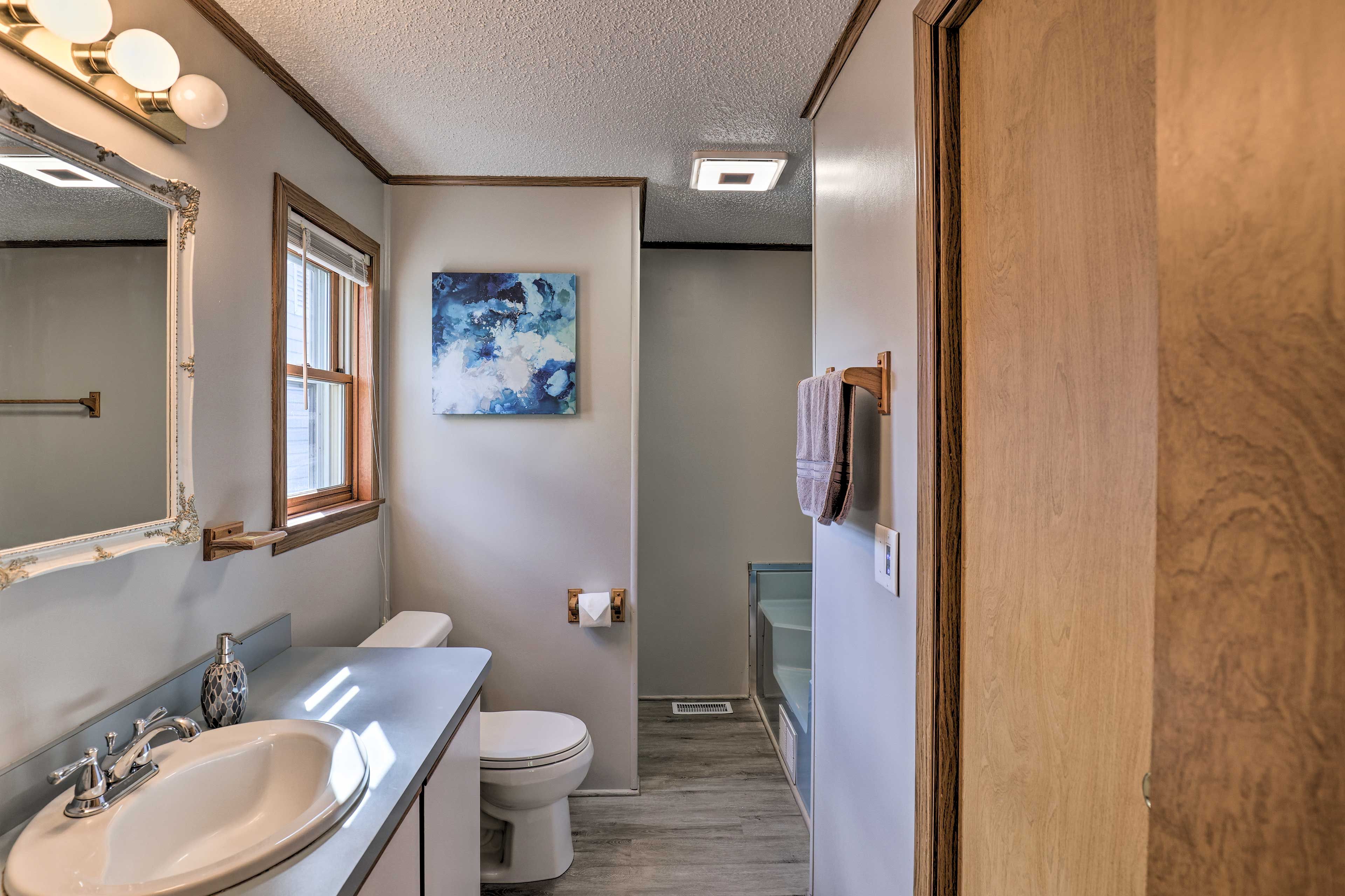 Full Bathroom | Complimentary Toiletries