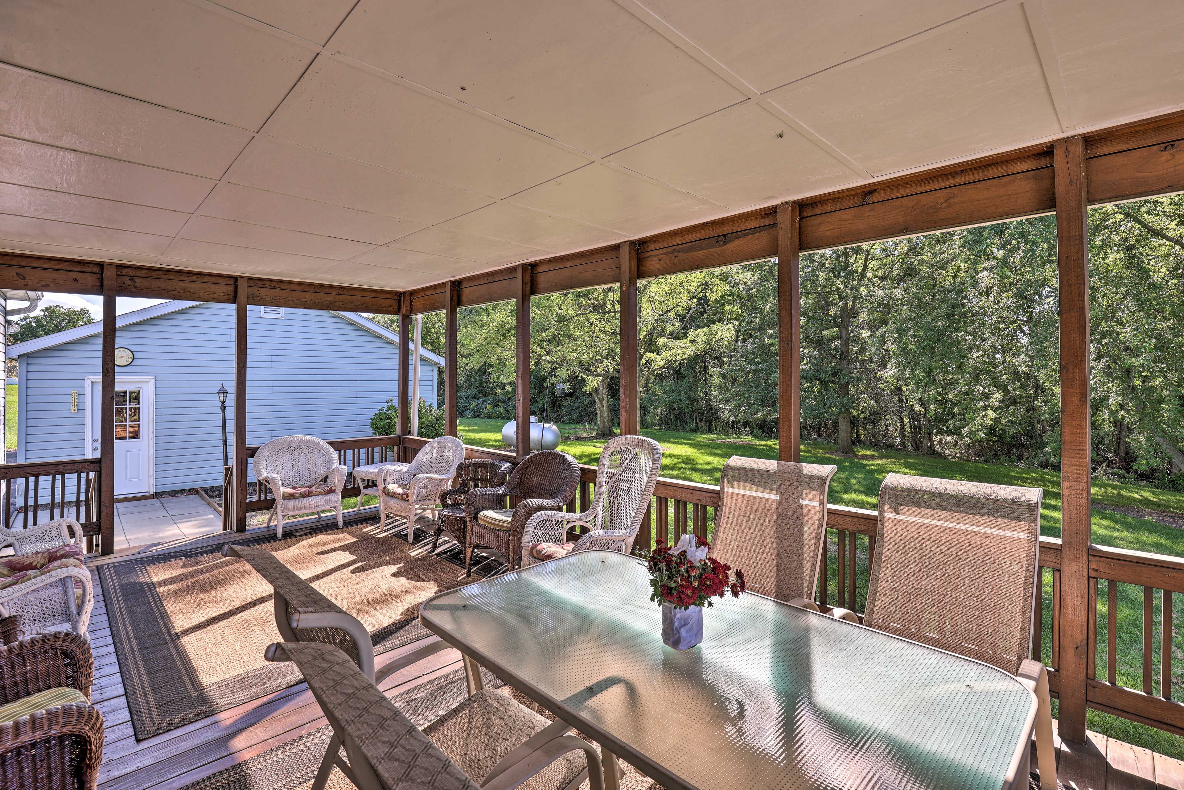 Enclosed Porch | Single-Story Interior | 2.3 Mi to Lake Seneca