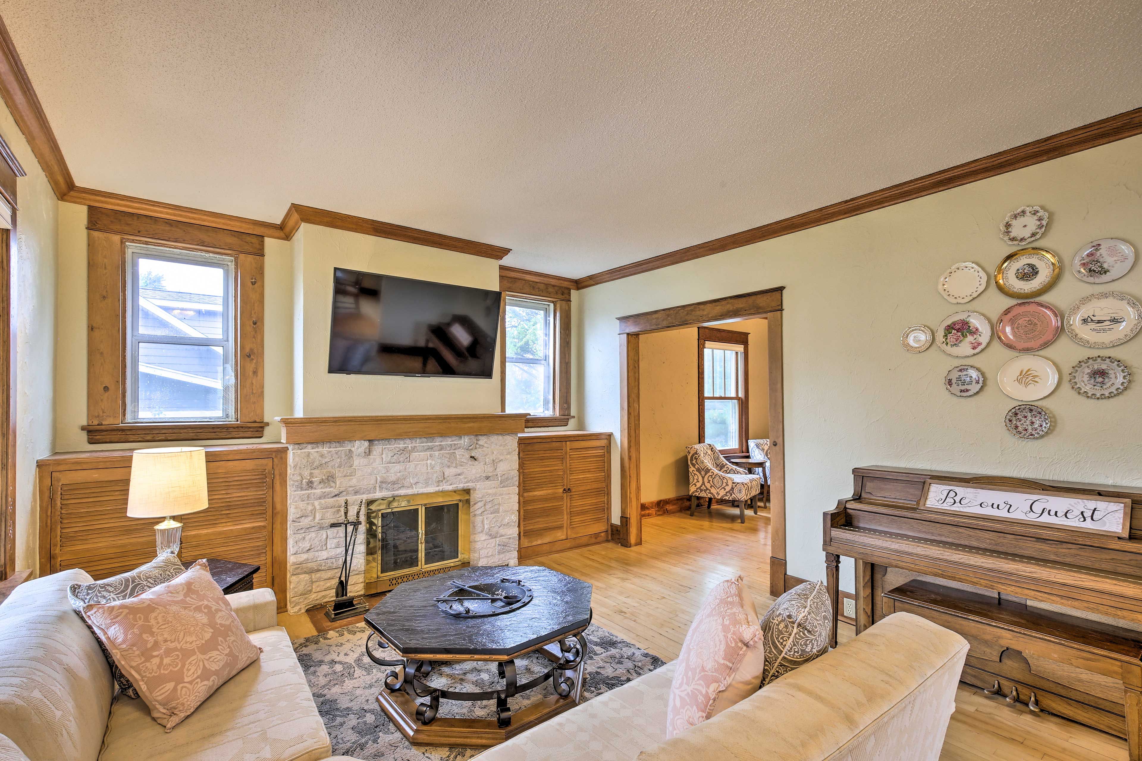 Living Room | Smart TV | Wood-Burning Fireplace