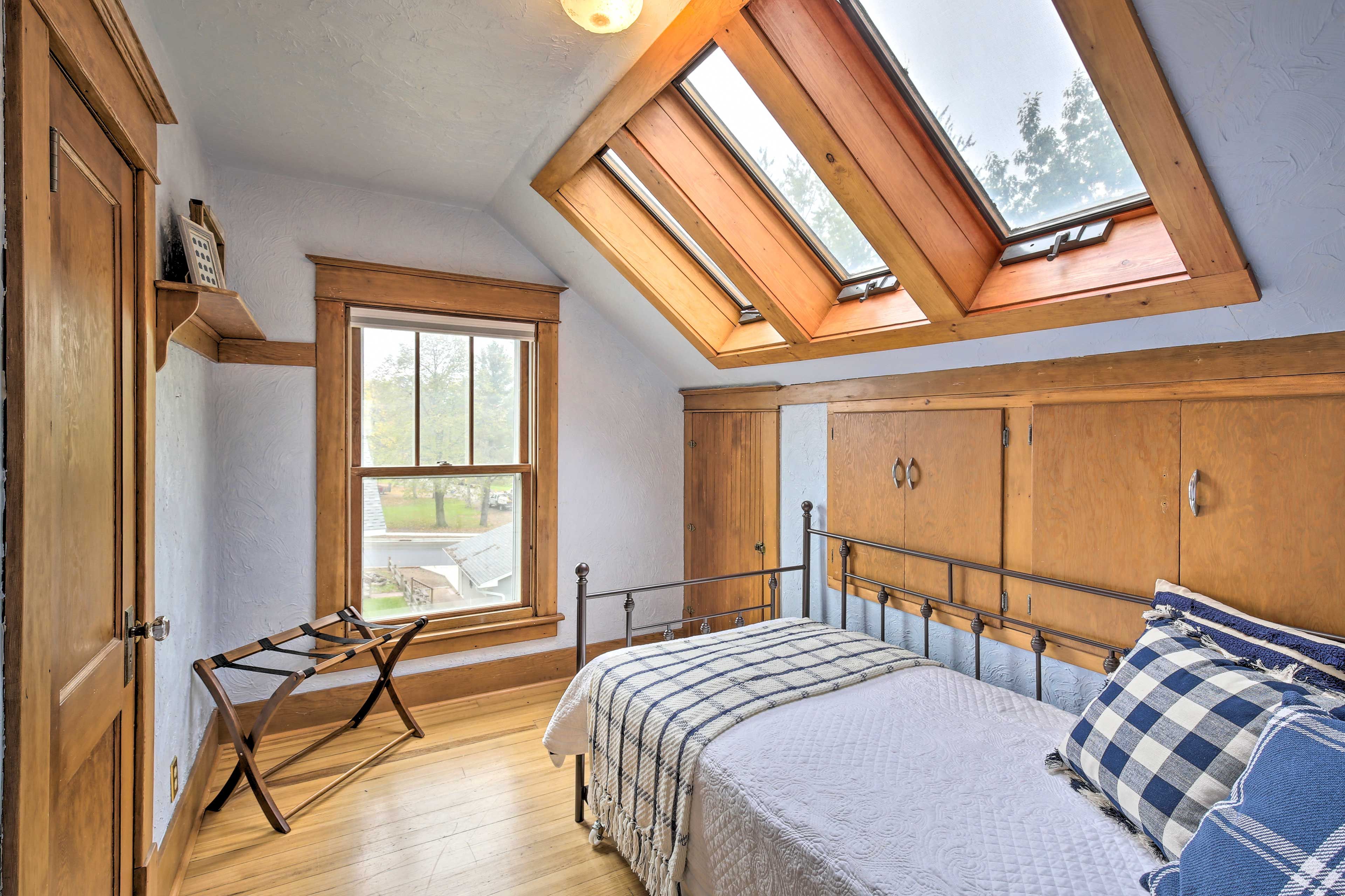 Bedroom 4 | Upper Level | Twin Daybed w/ Twin Trundle Bed