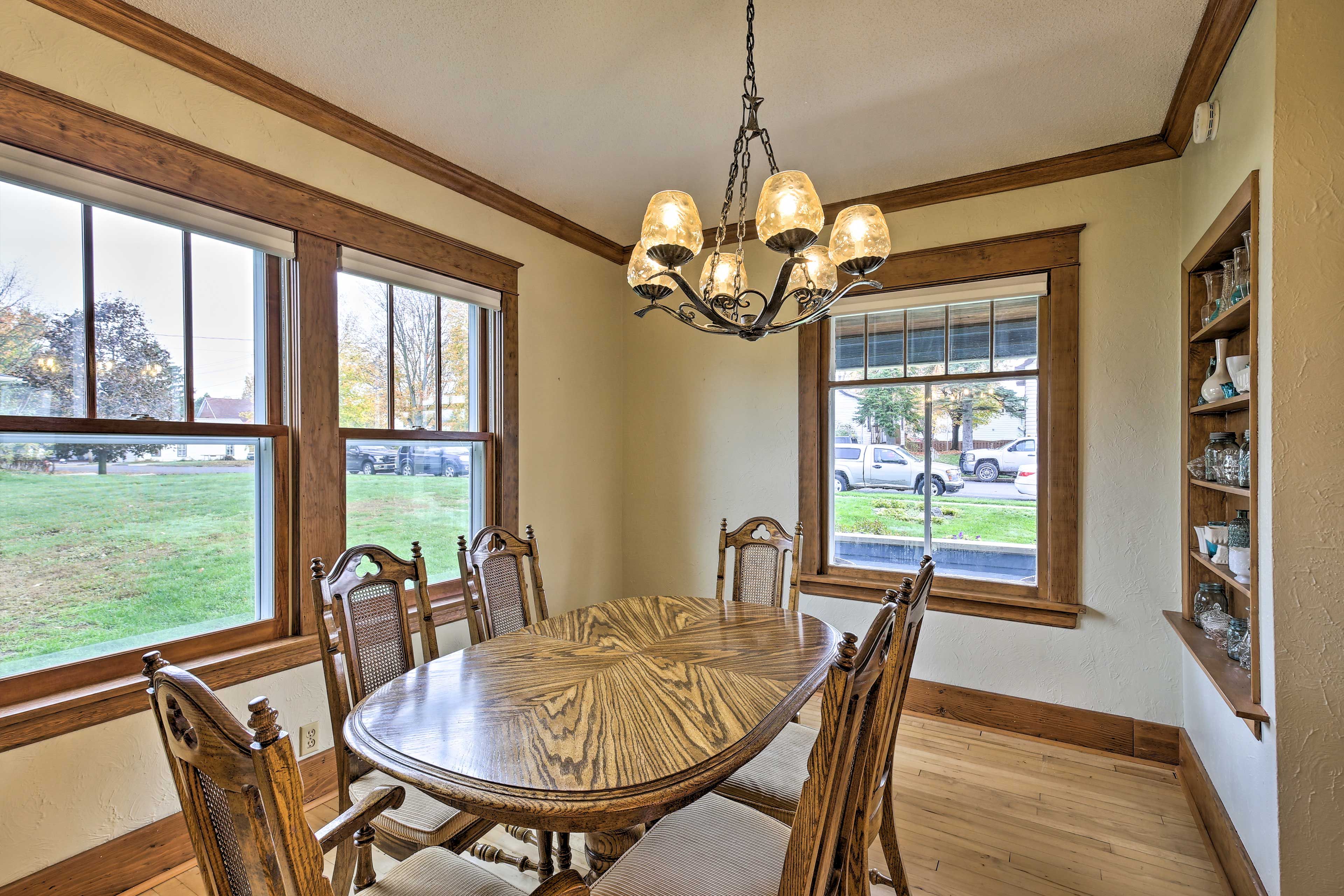Dining Room | Dishware Provided | Main Level