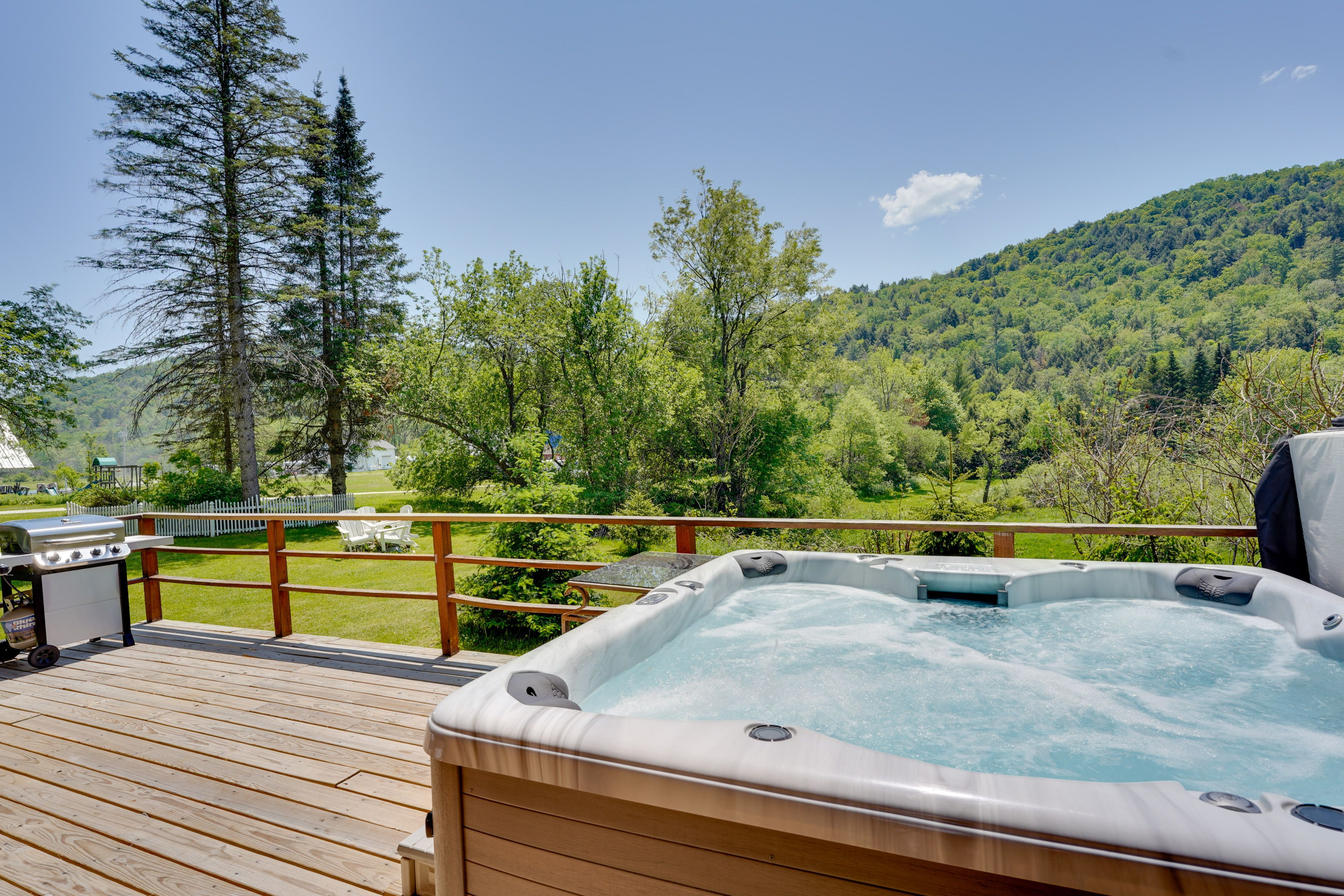 Deck | Hot Tub | Gas Grill