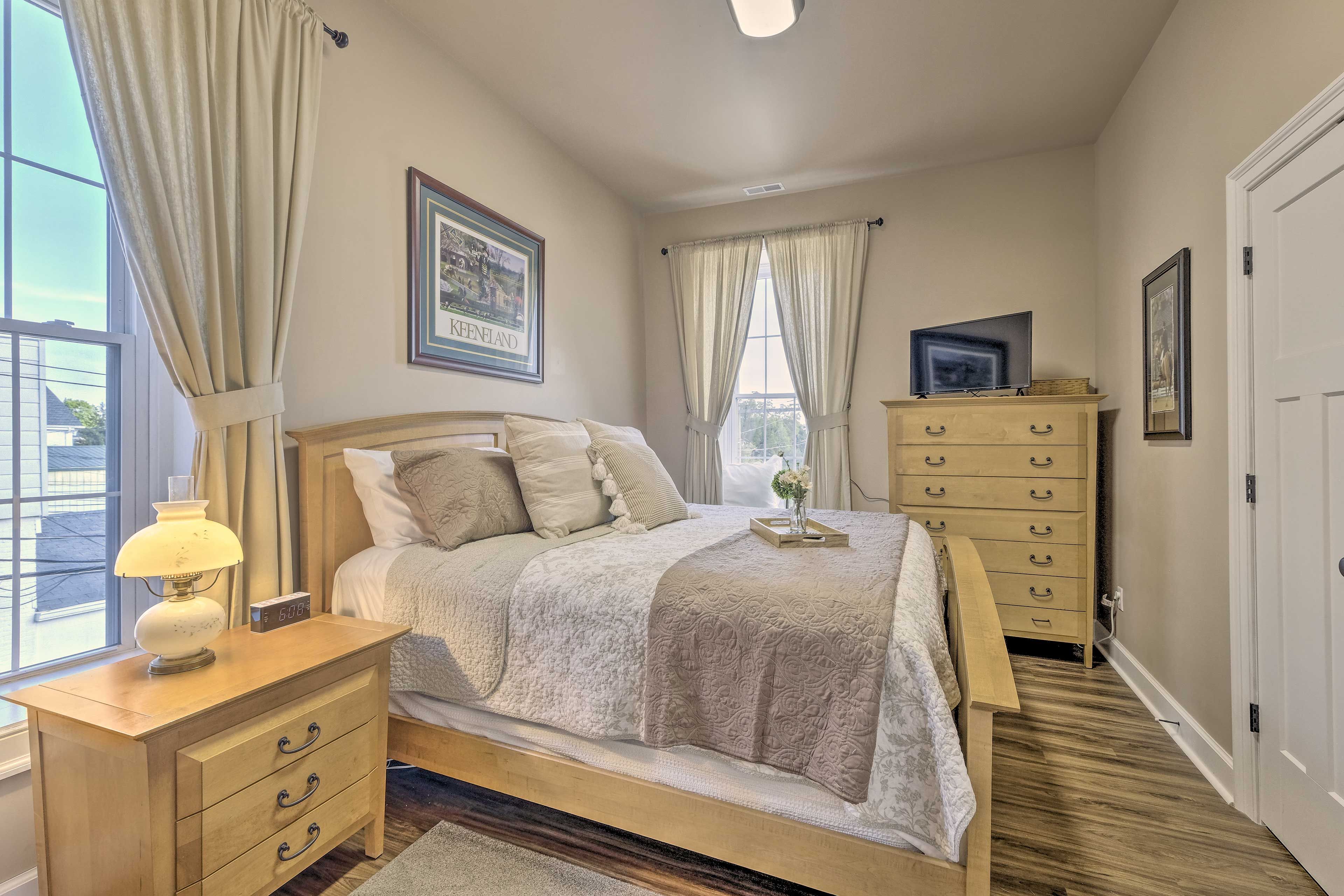 Bedroom 1 | King Bed | Single-Story Interior
