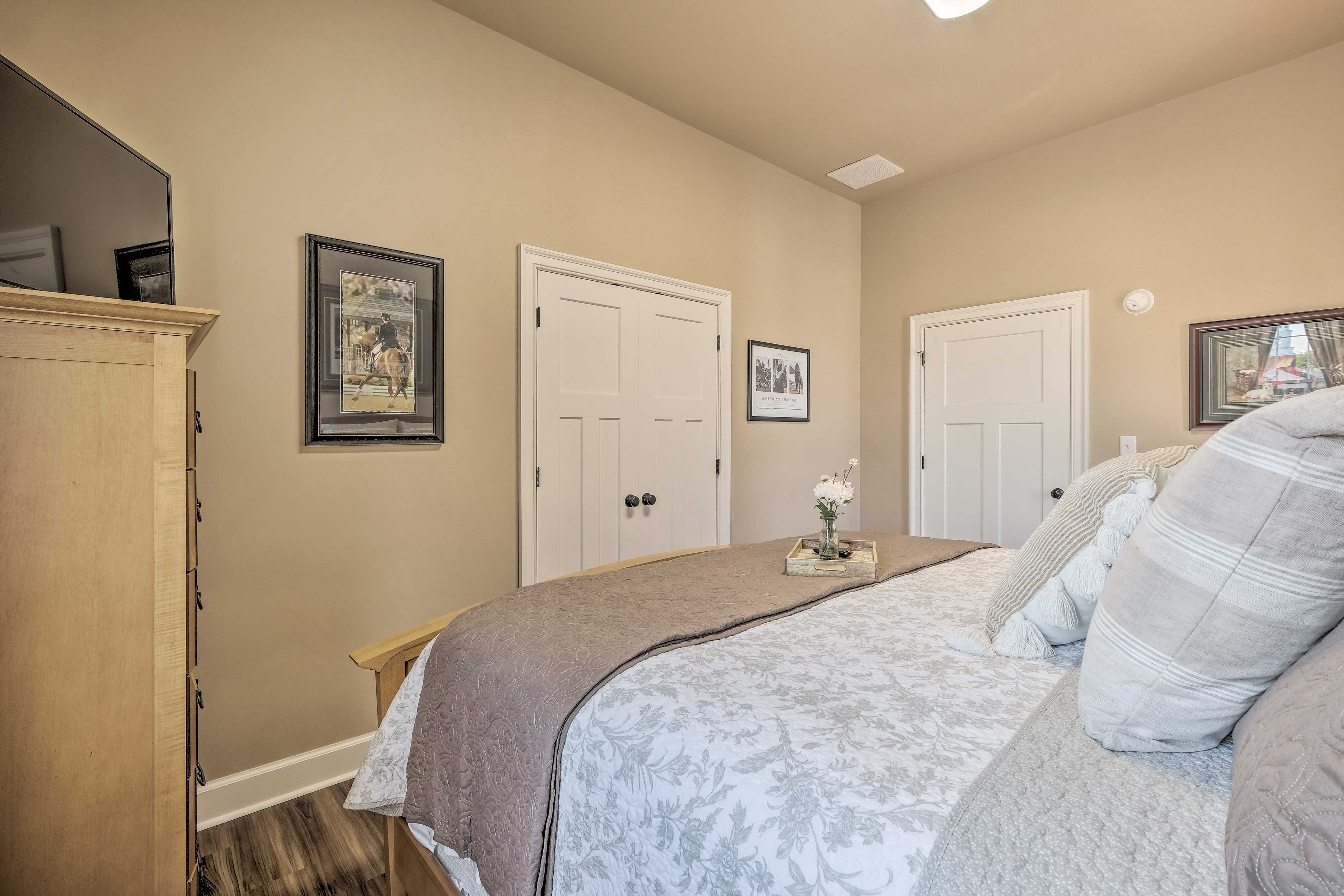 Bedroom 1 | Smart TV | Ceiling Fans