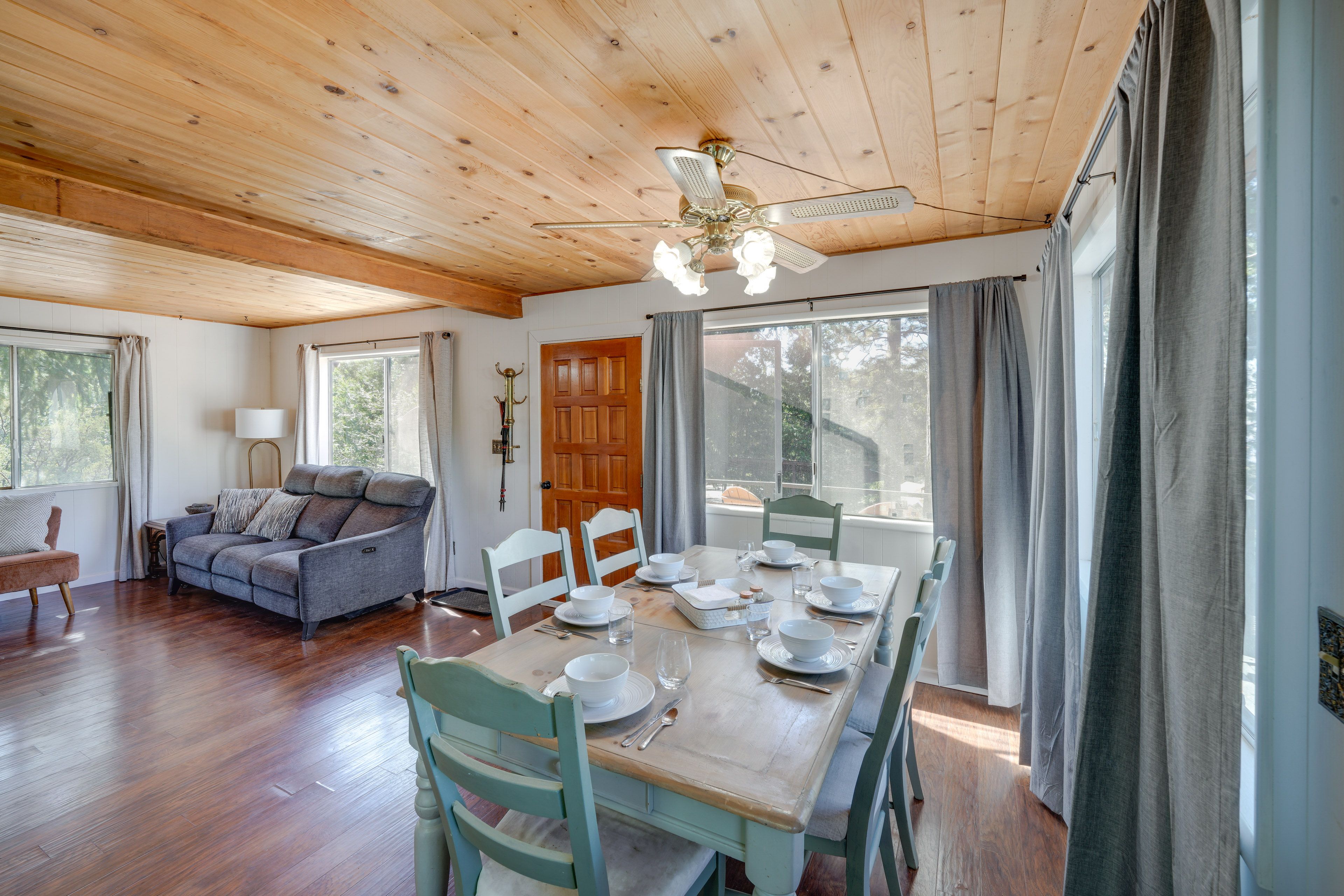 Dining Area | Living Area | Free WiFi