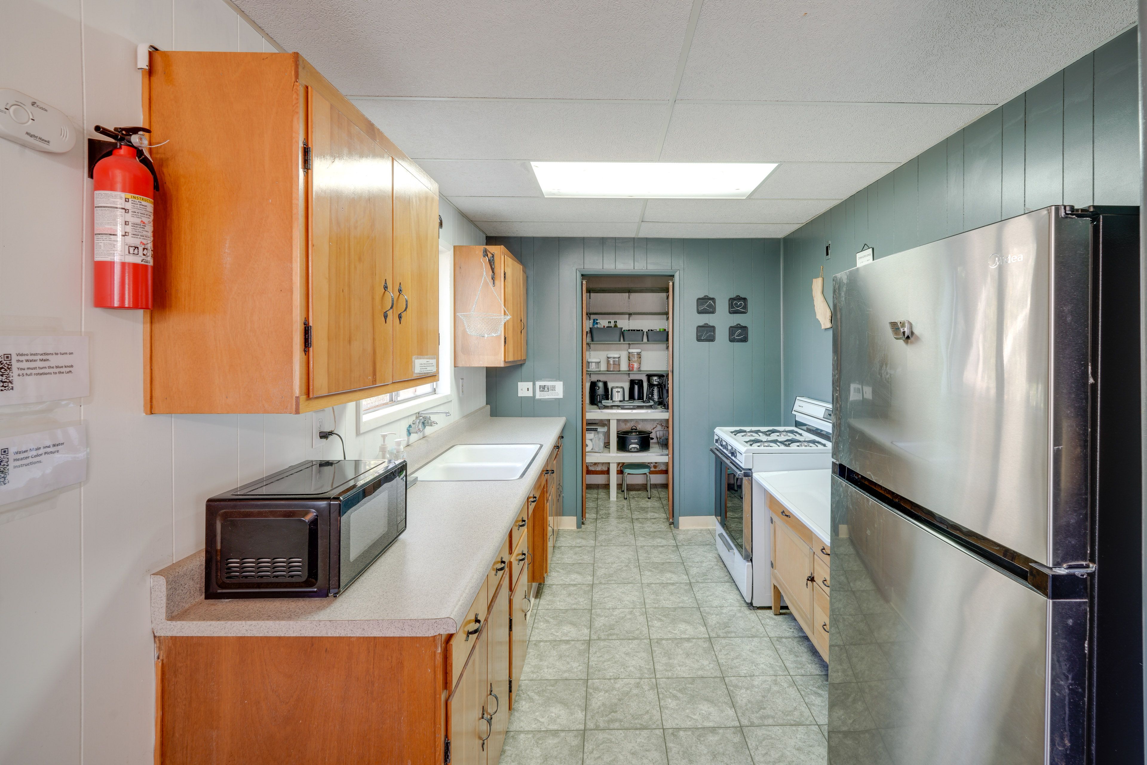 Kitchen | Well-Equipped w/ Cooking Basics | Drip Coffee Maker