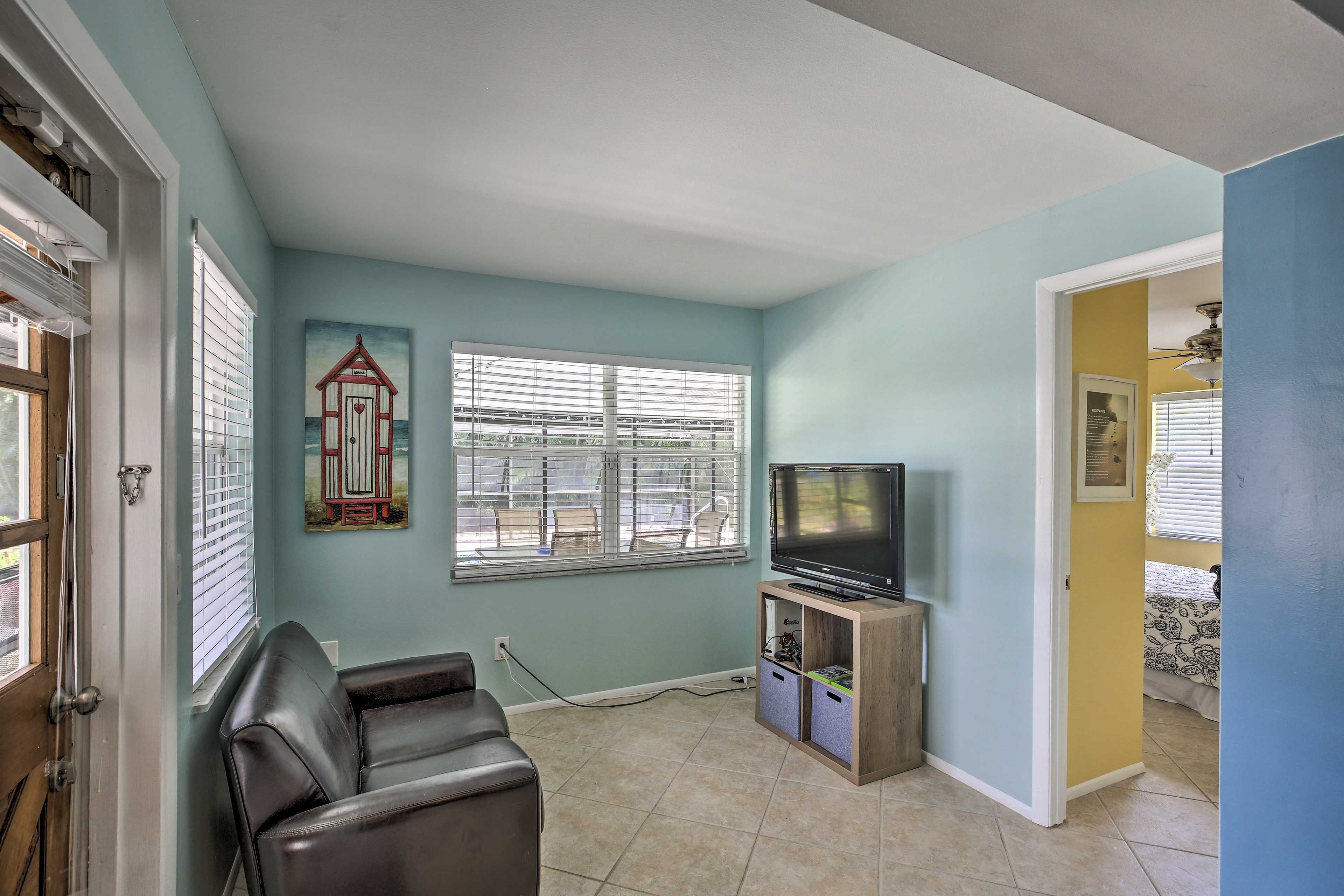Game Room | Xbox 360 | Smart TV w/ Roku