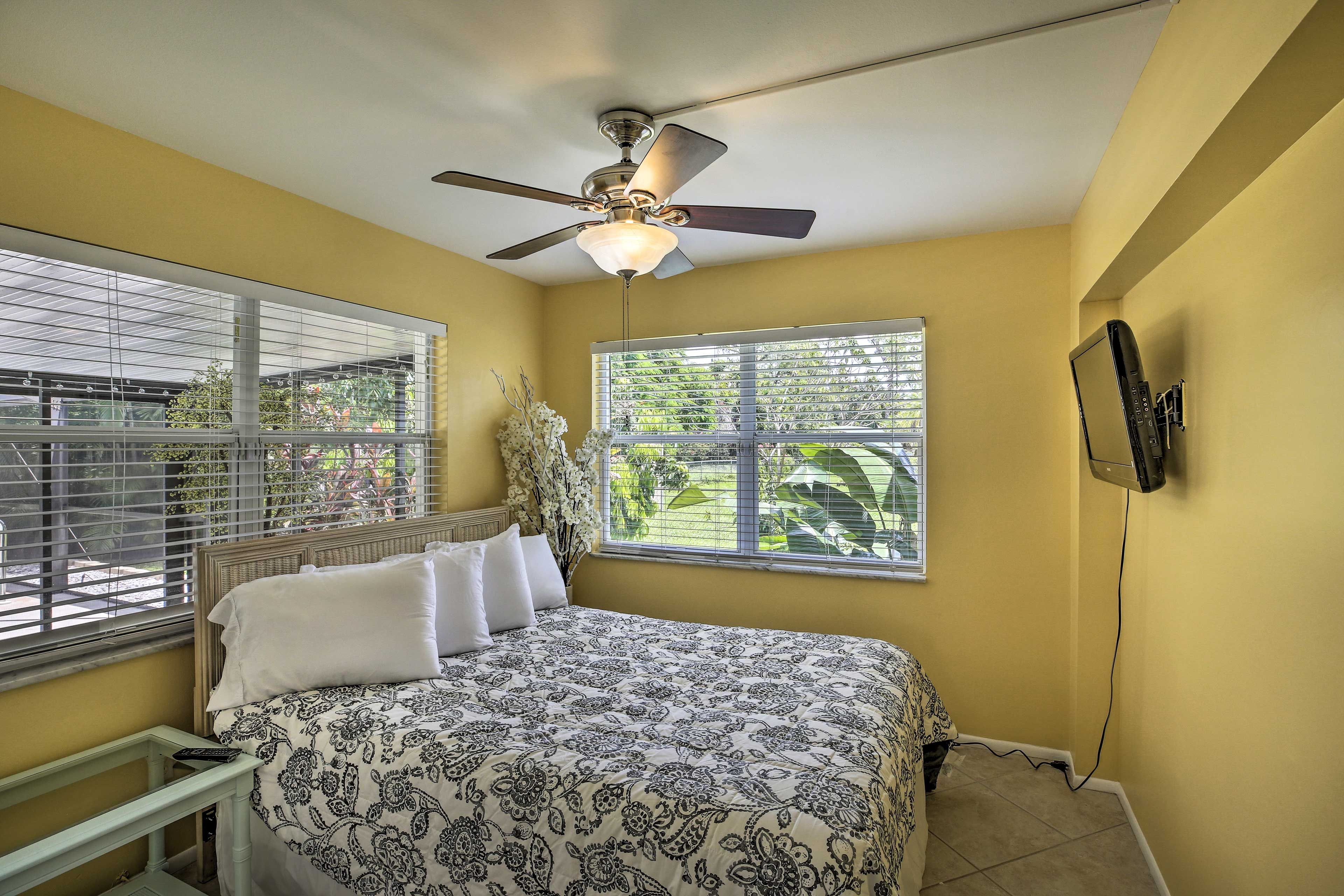 Bedroom 2 | Queen Bed