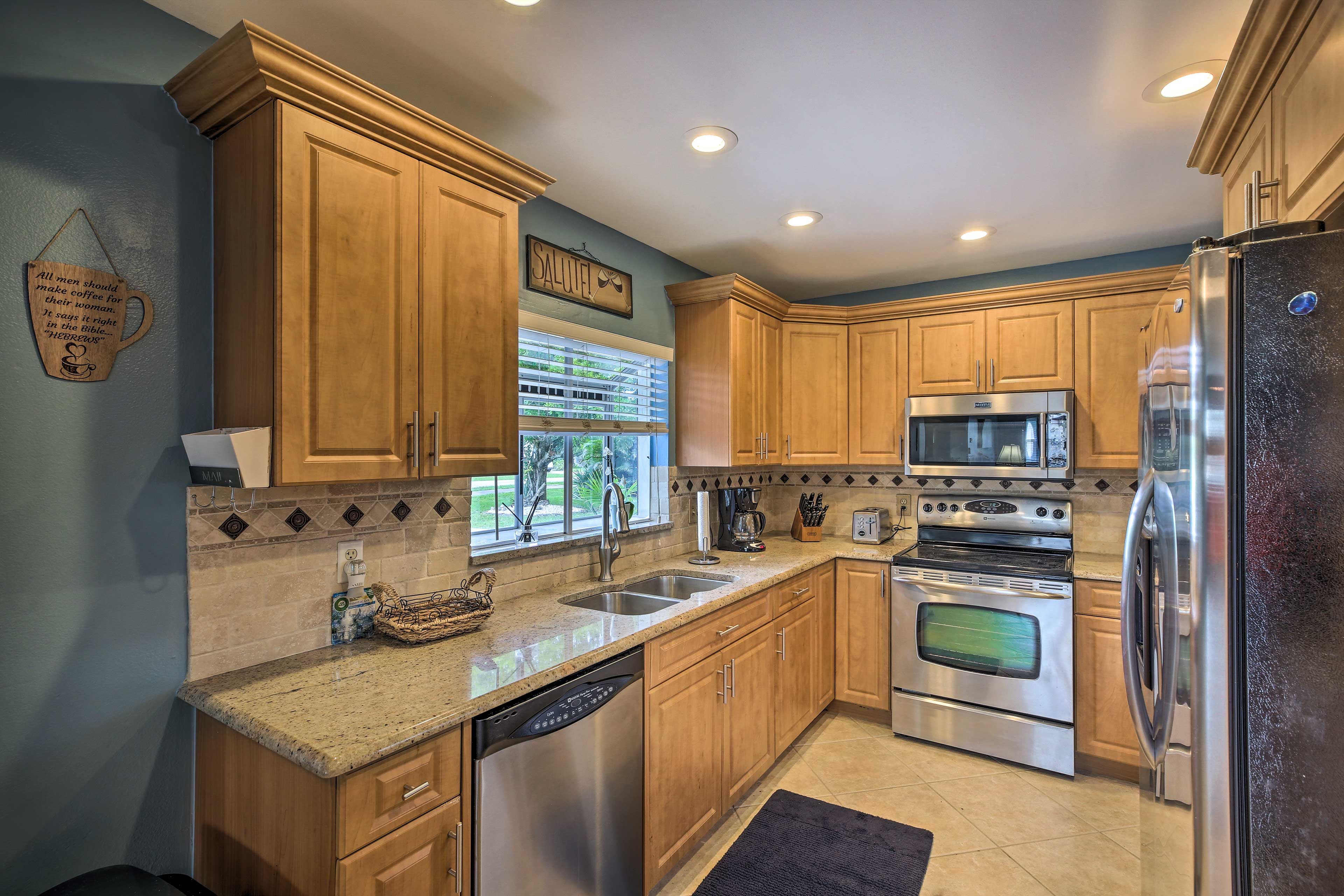 Kitchen | Toaster | Drip Coffee Maker | Coffee Grinder