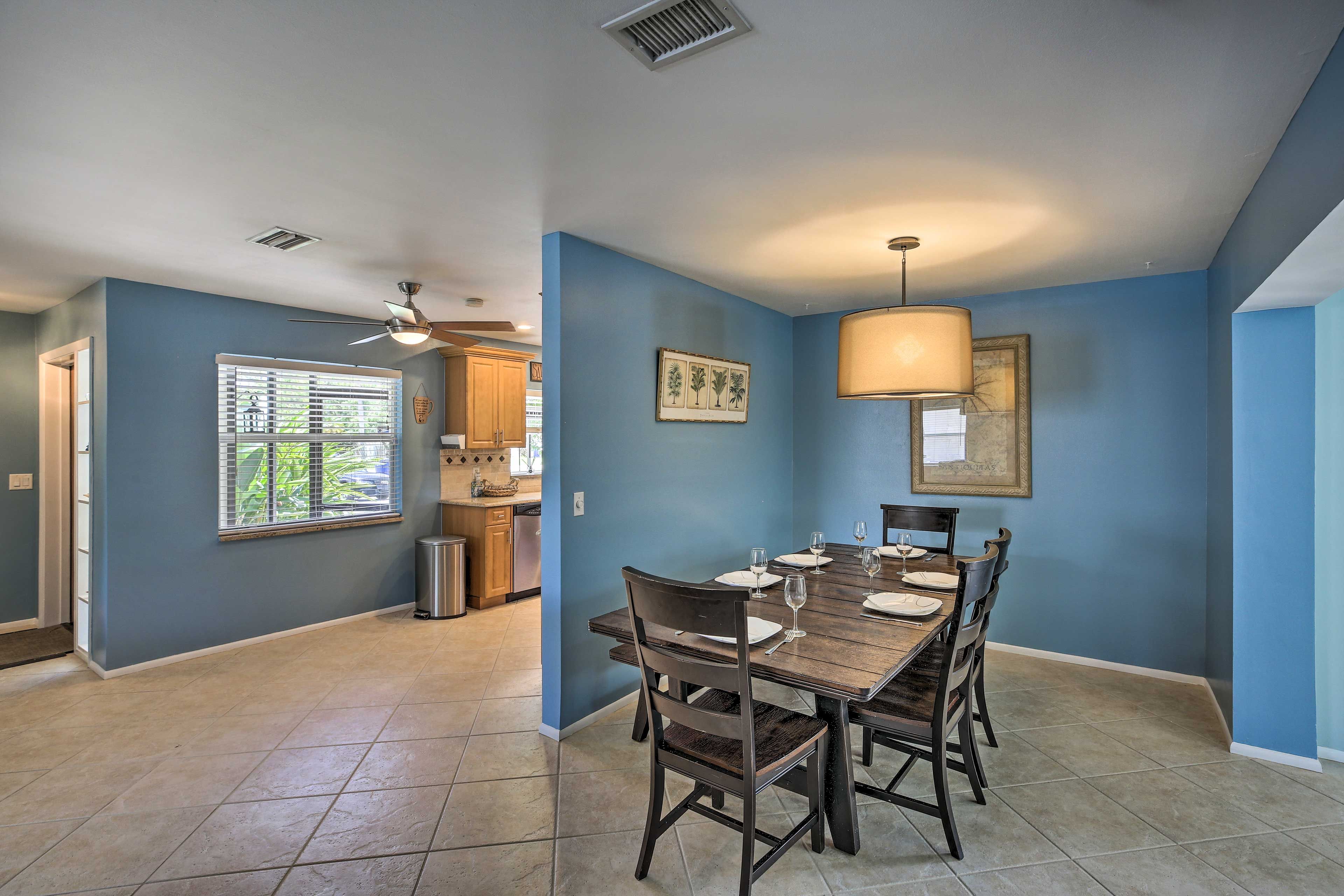 Dining Area | Dishware & Flatware Provided