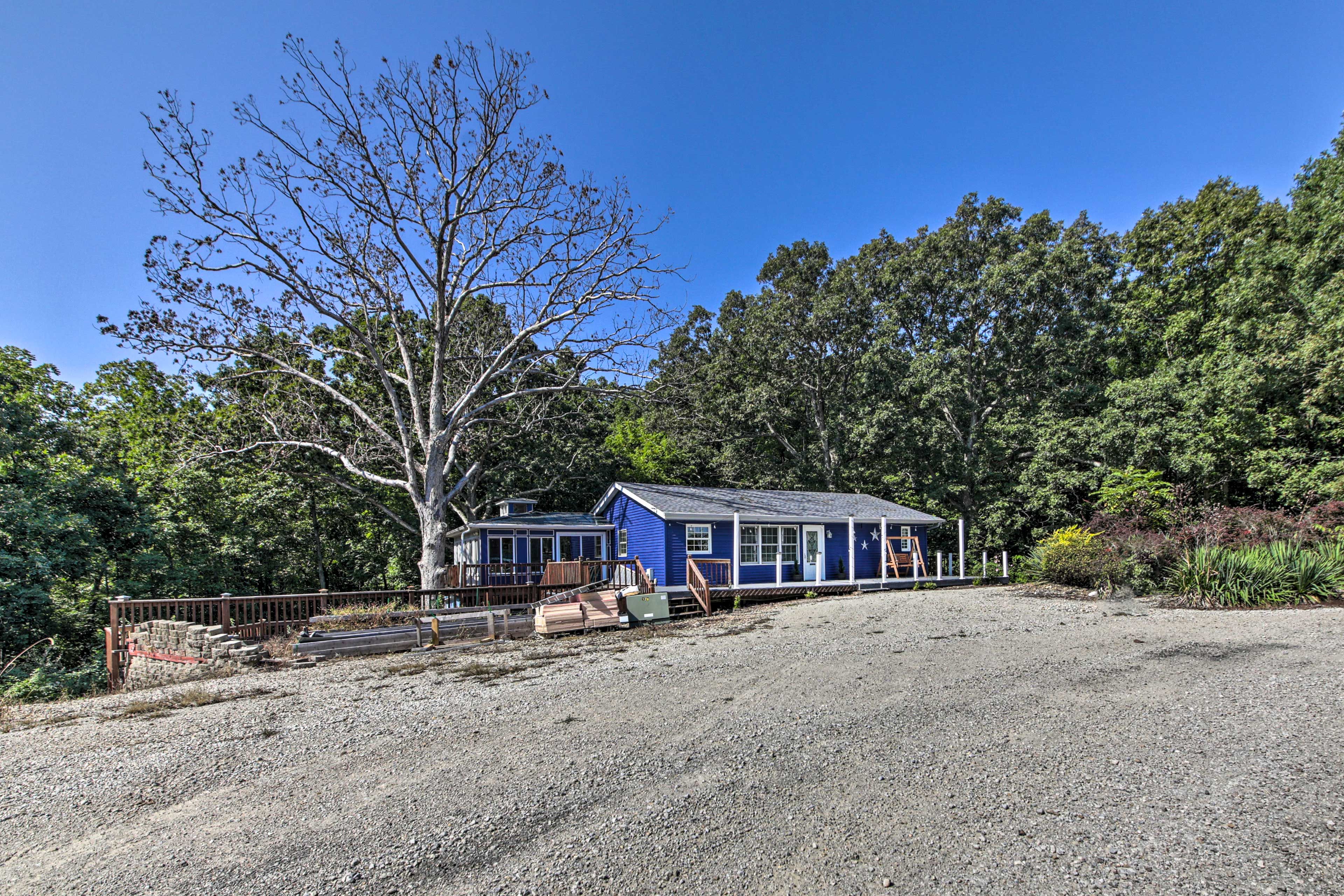 Parking | Gravel Driveway (4 Vehicles)