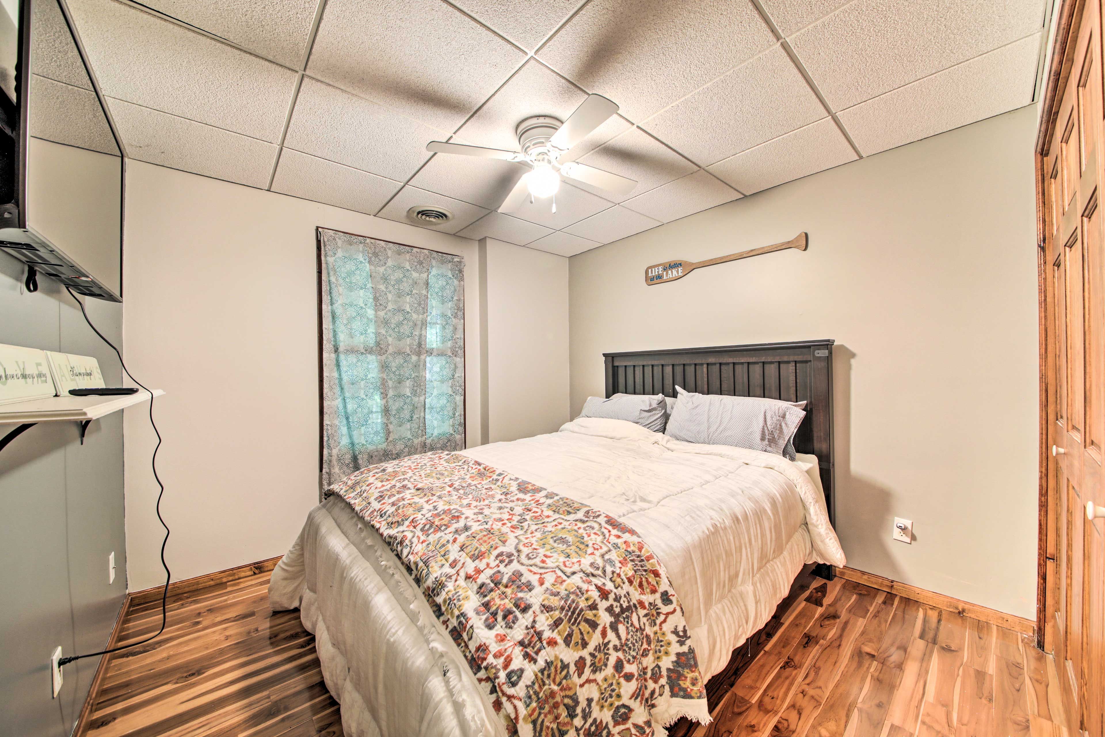 Bedroom 2 | Queen Bed | Smart TV w/ Cable