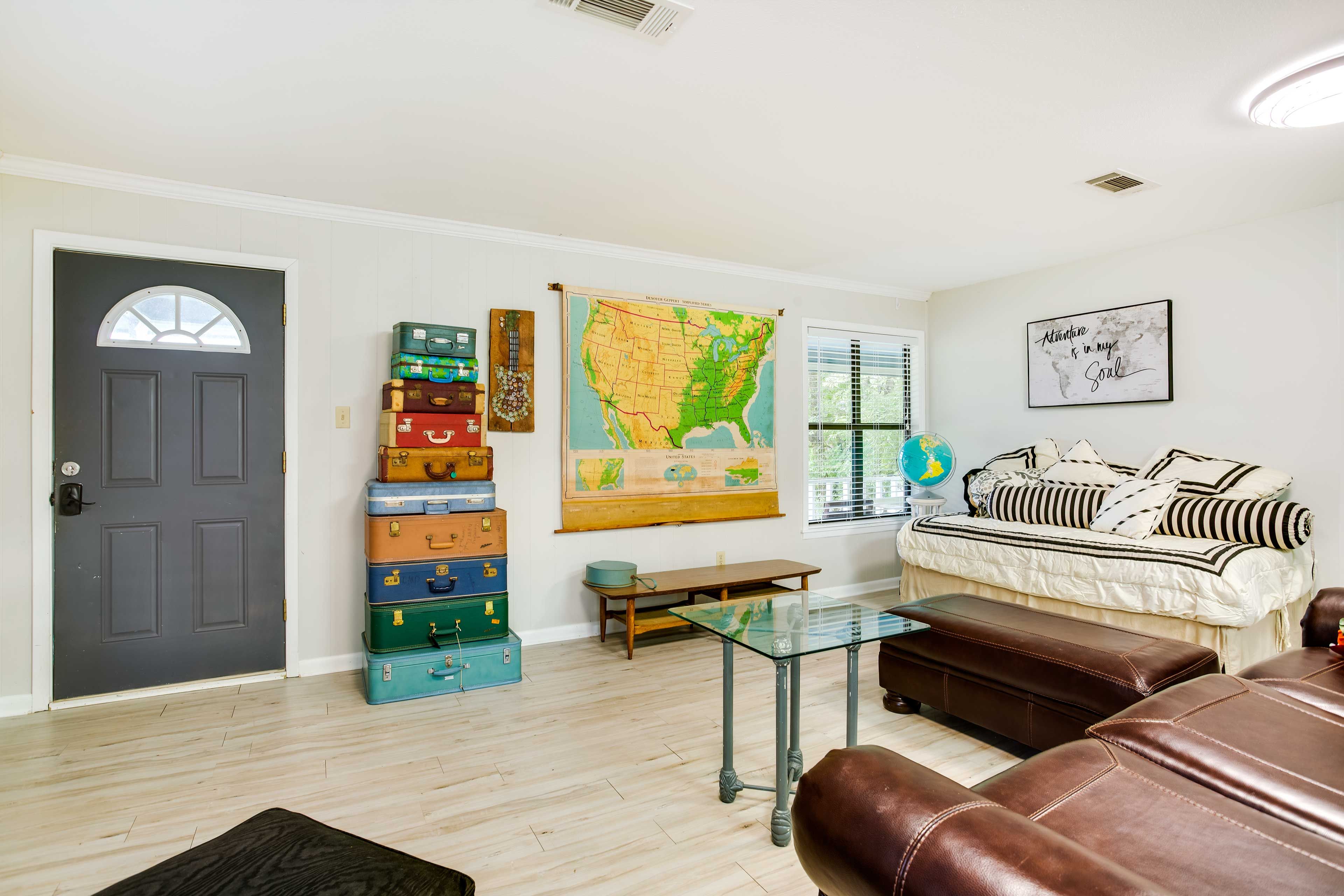 Living Area | Twin Daybed | Smart TV