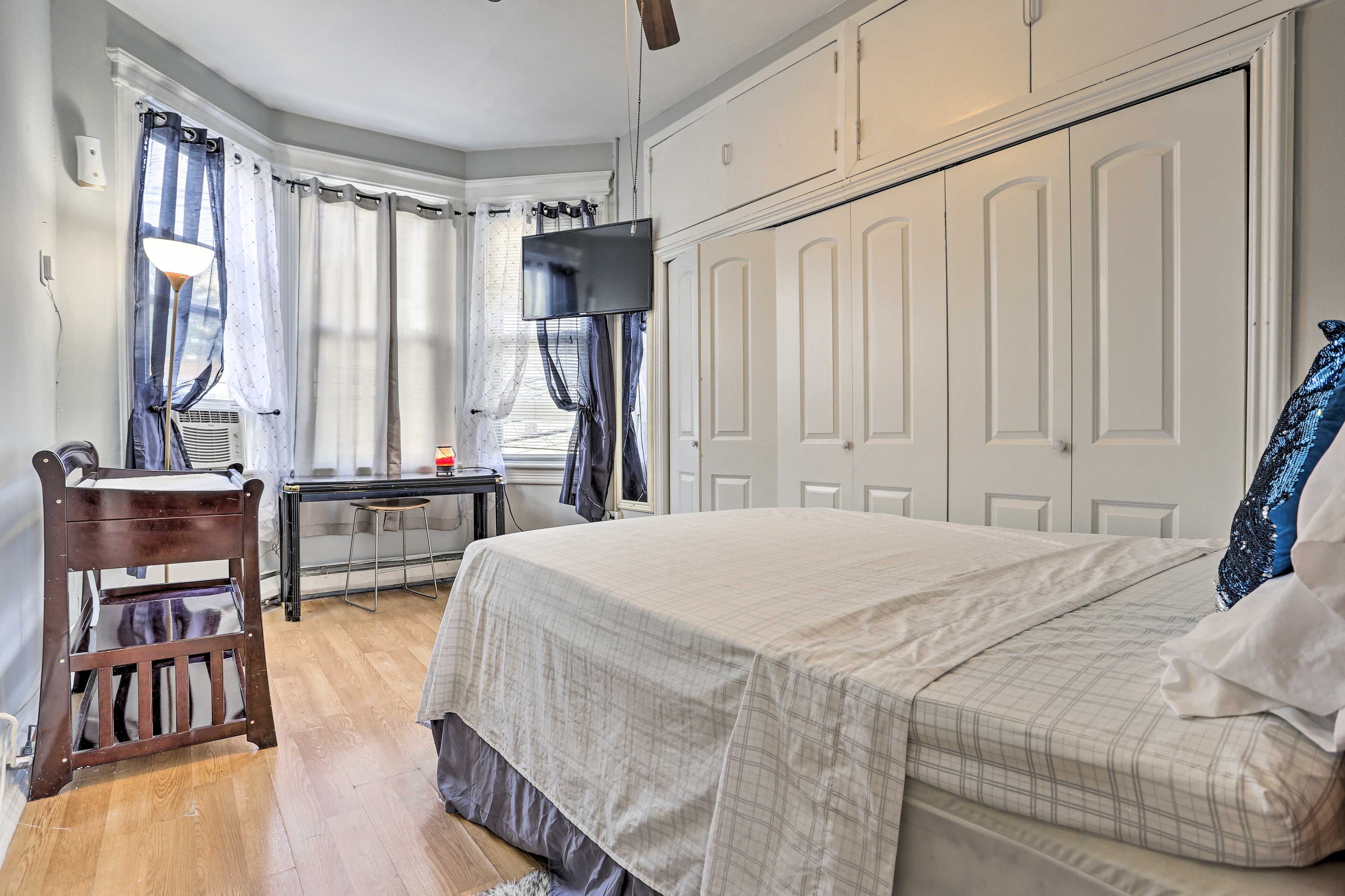 Bedroom 1 | Queen Bed | Linens Provided