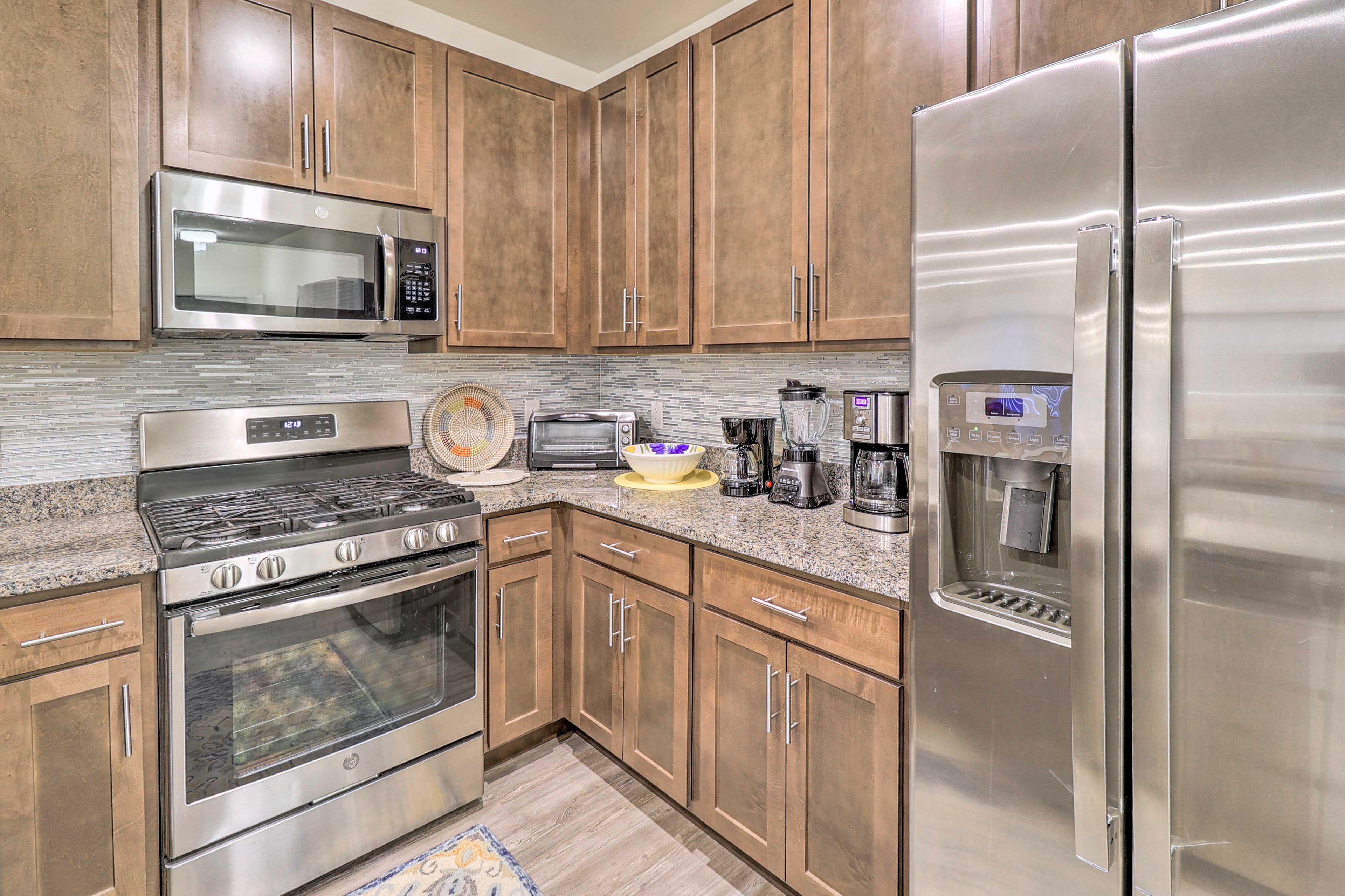Fully Equipped Kitchen | Dishware & Flatware Provided