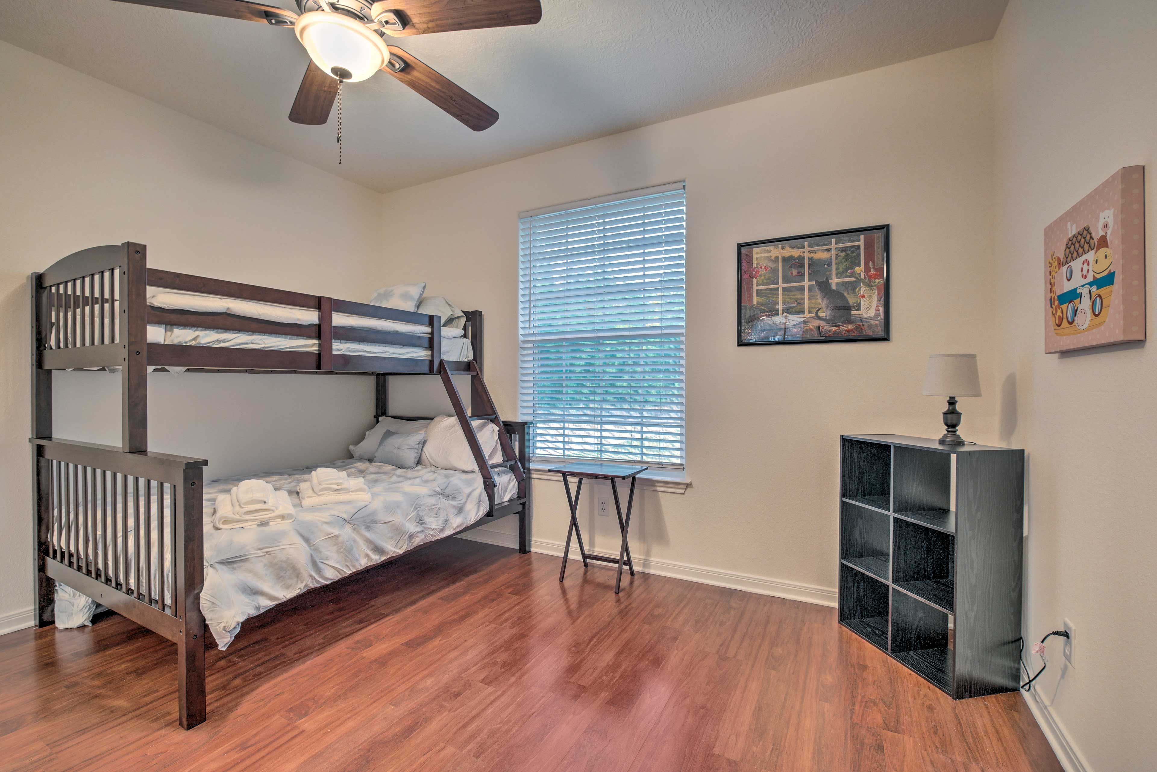 Bedroom 3 | Twin/Full Bunk Bed | Hangers Provided