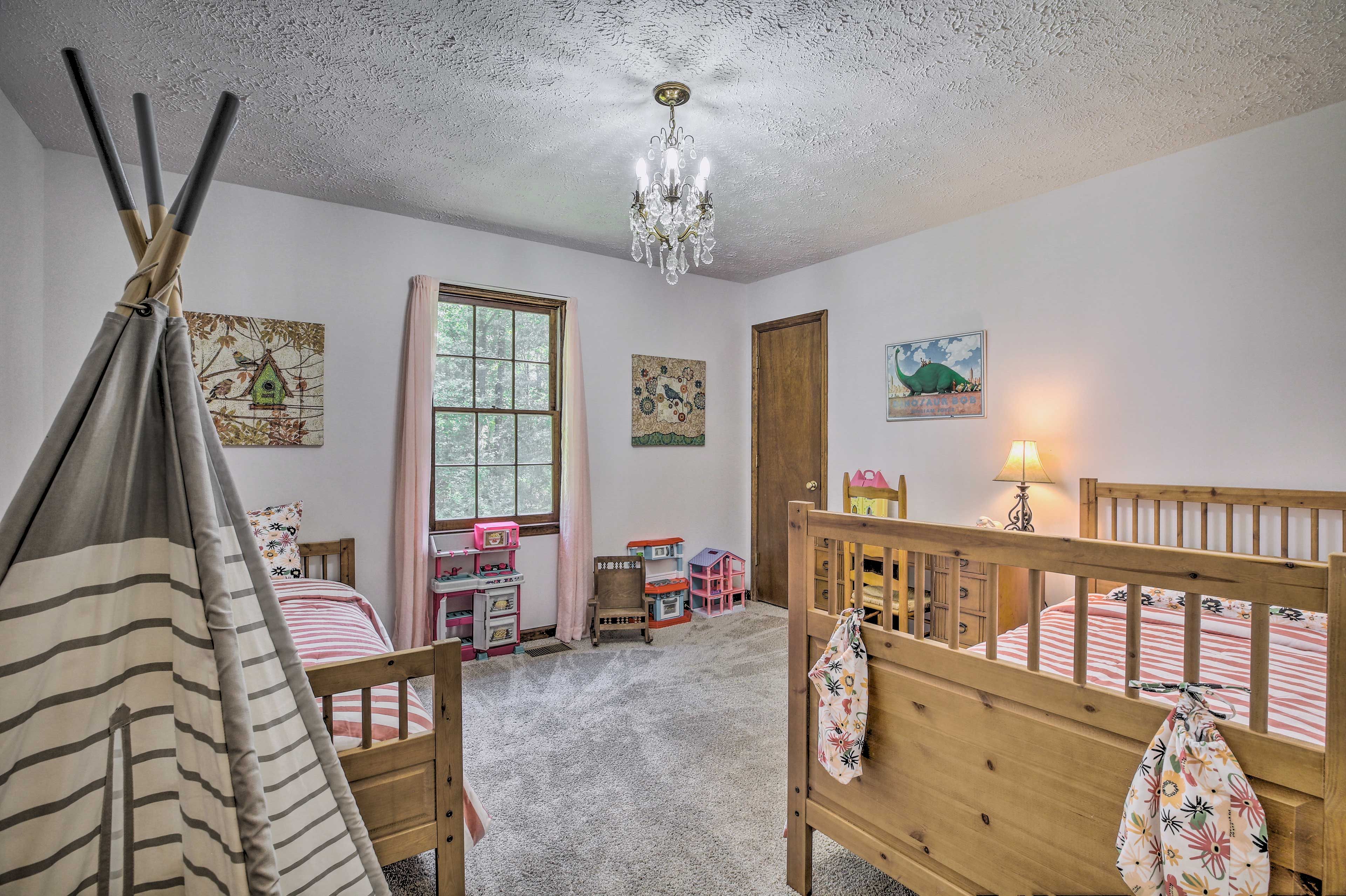 Bedroom 3 | 2 Twin Beds | 1st Level