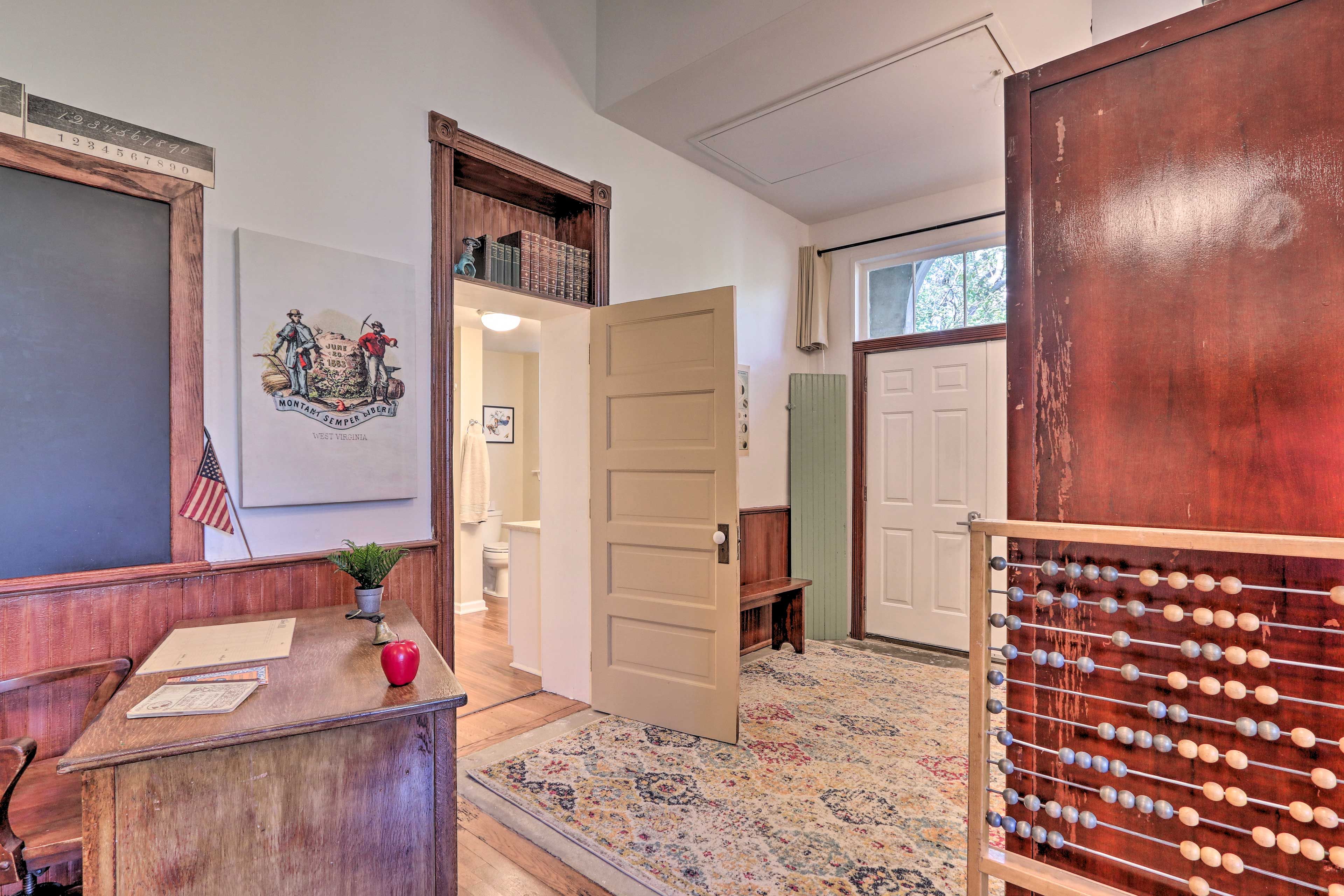 Schoolhouse | Full Bathroom