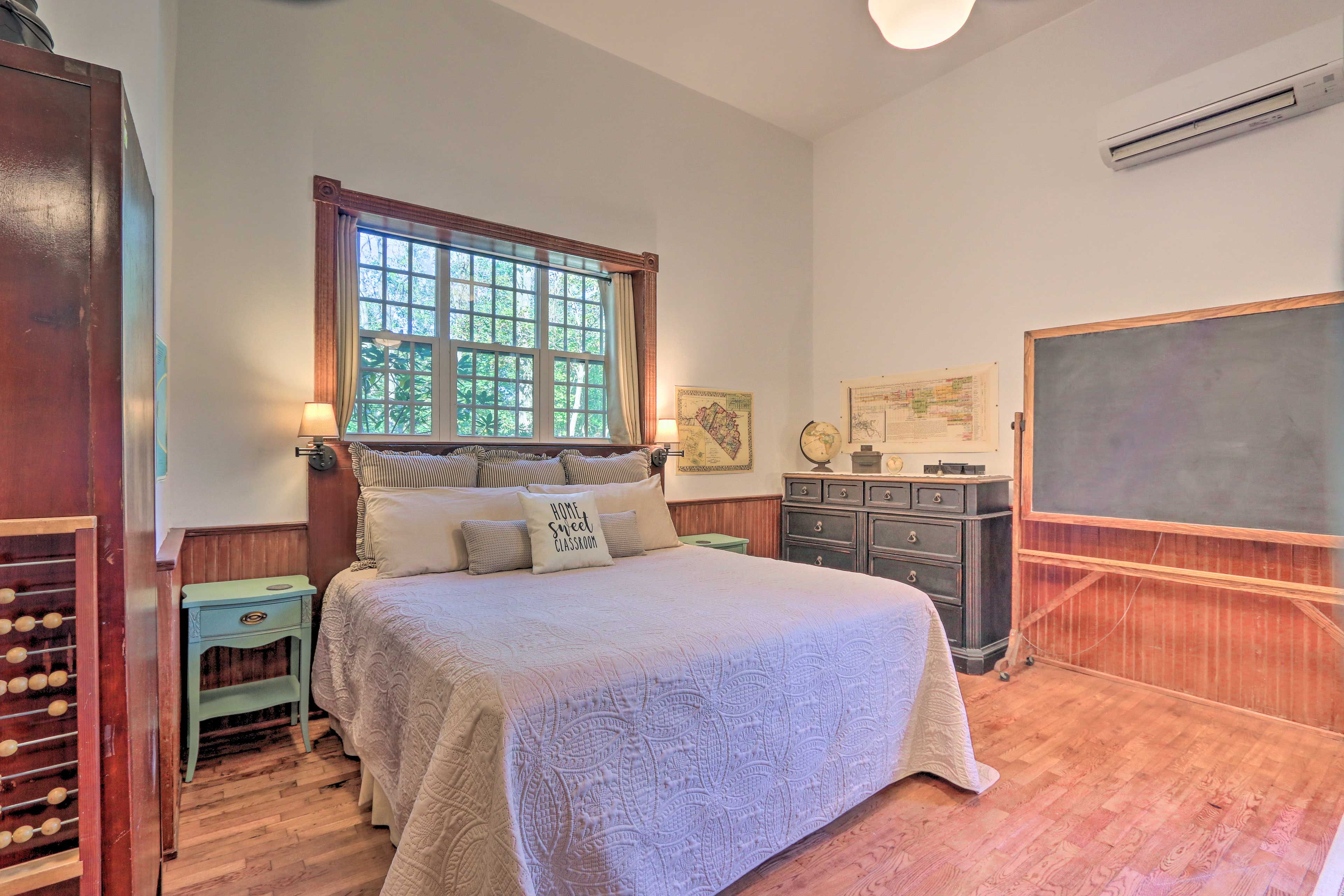 Schoolhouse | King Bed