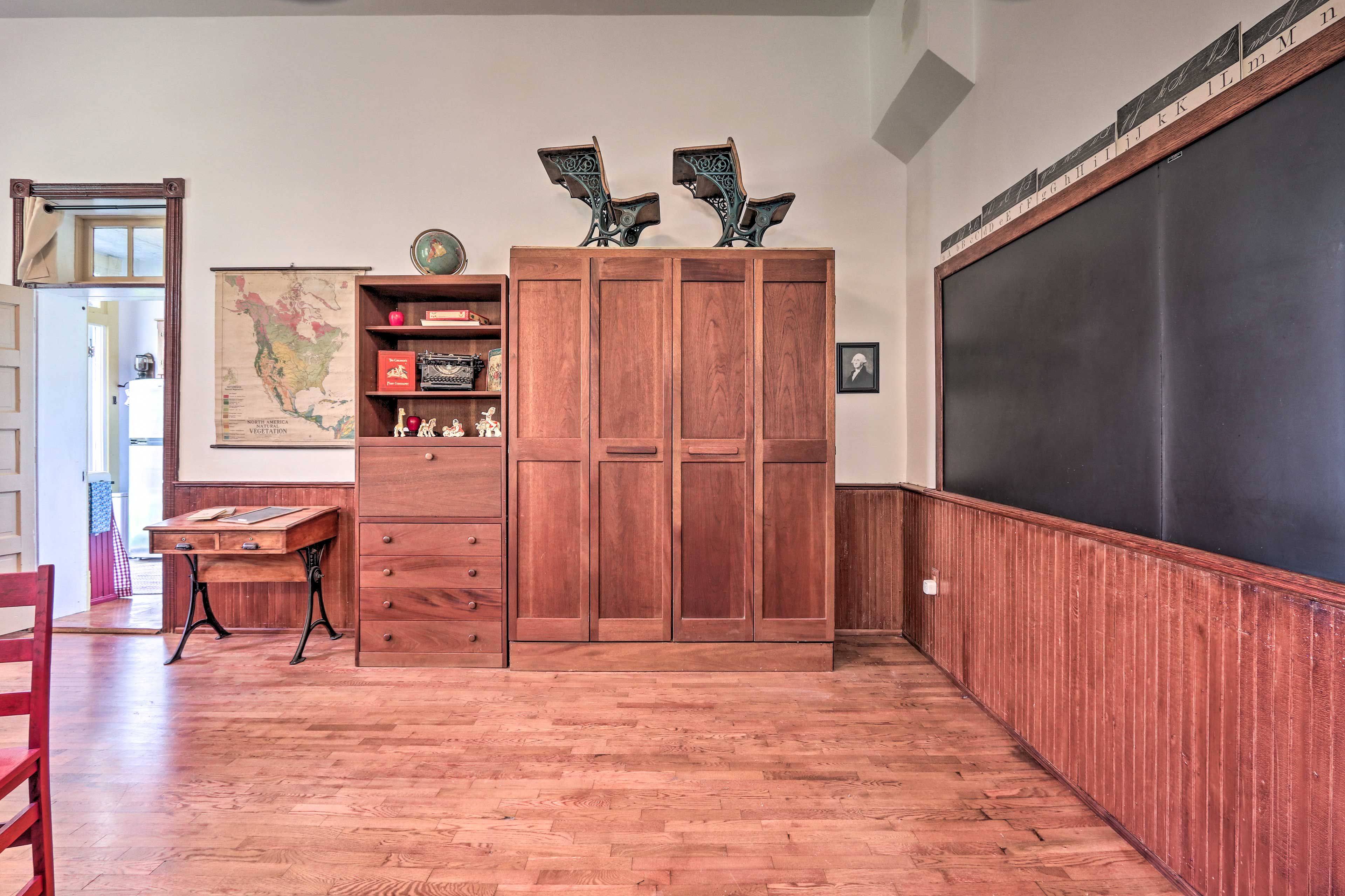 Schoolhouse | Books | Antique Typewriter