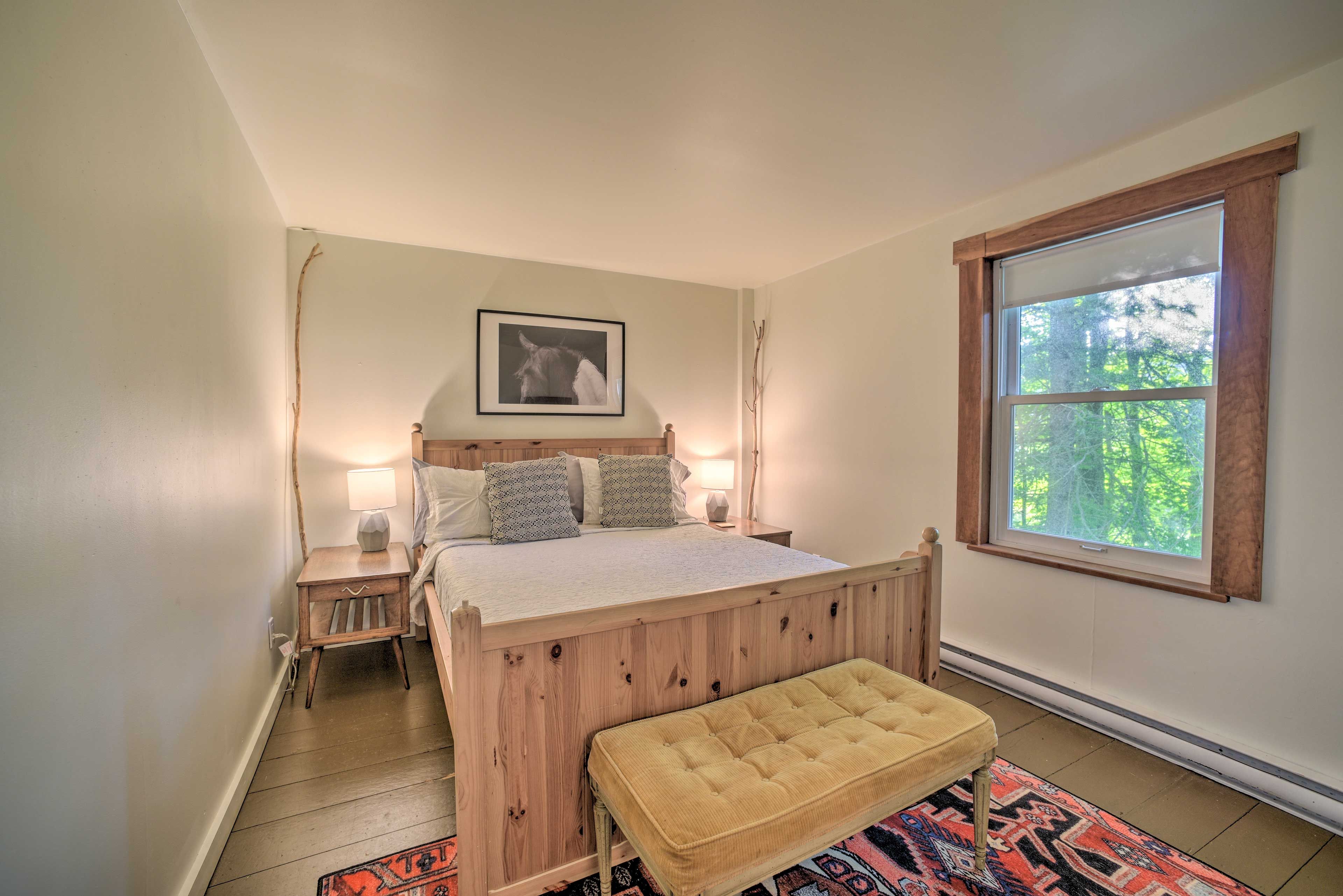 Bedroom 2 | 2nd Floor | Queen Bed | Access Through Bedroom 3