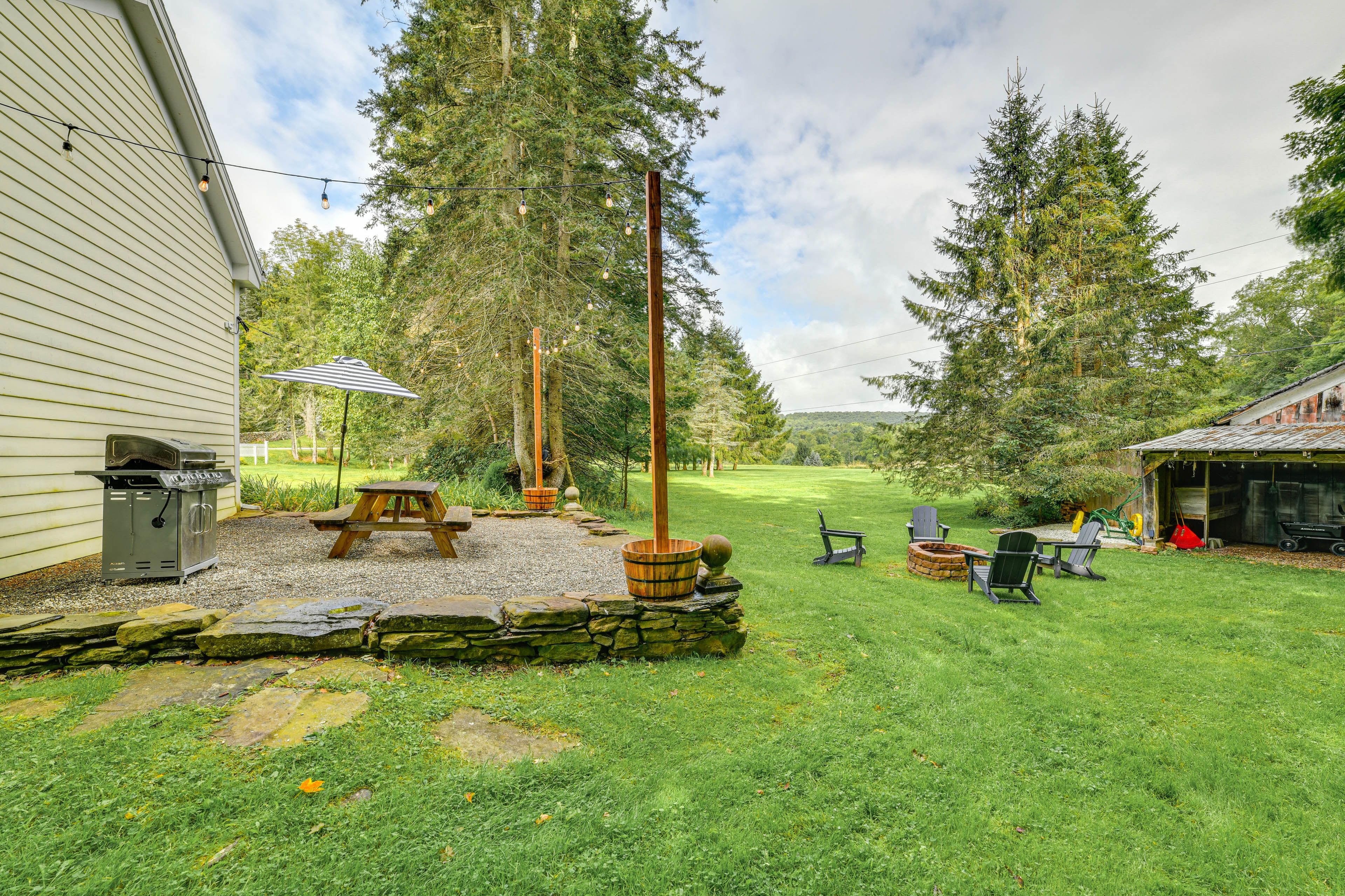Private Yard | Fire Pit