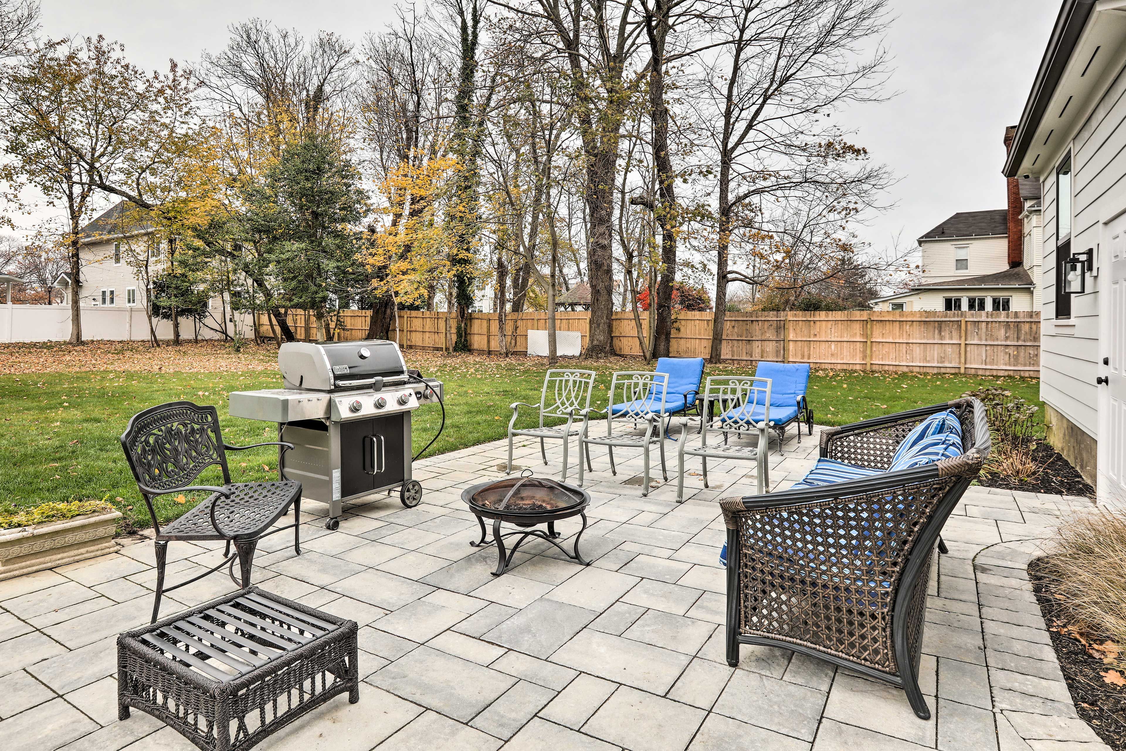 Private Patio | Gas Grill | Fire Pit | Fenced Yard