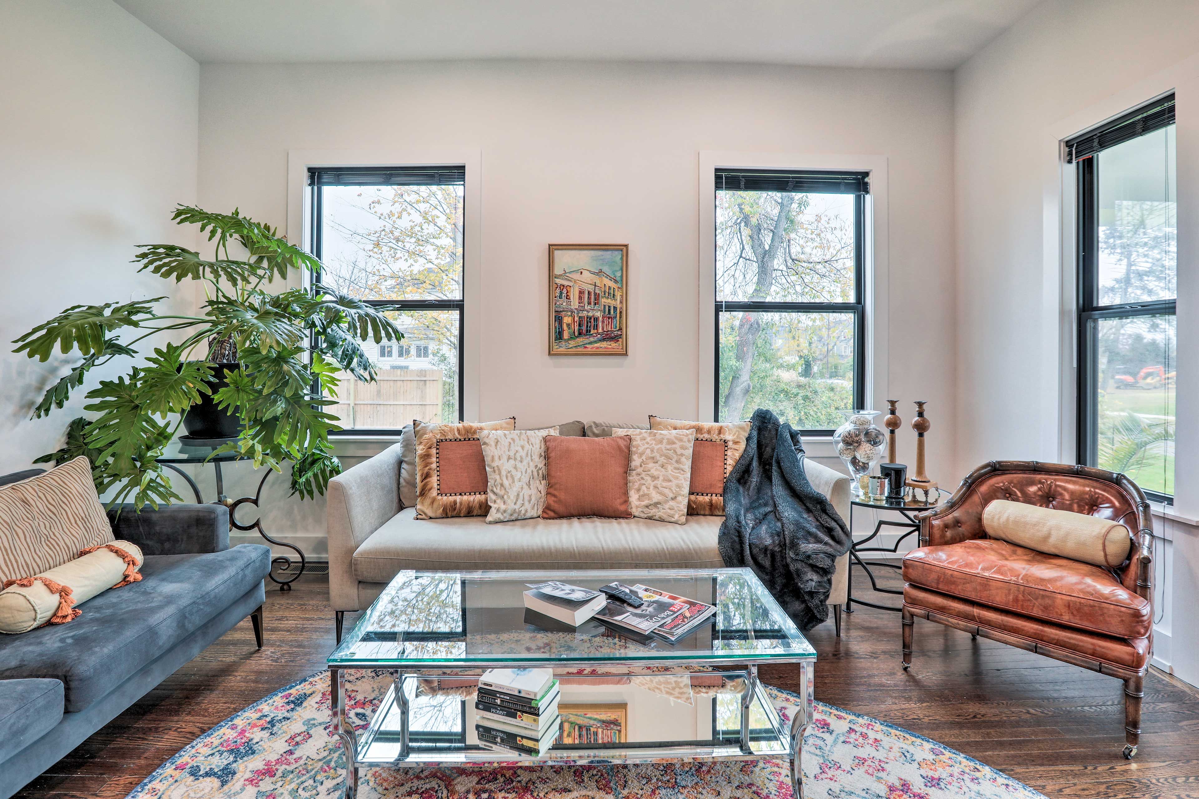 Living Room | Free WiFi | Central Heating & A/C