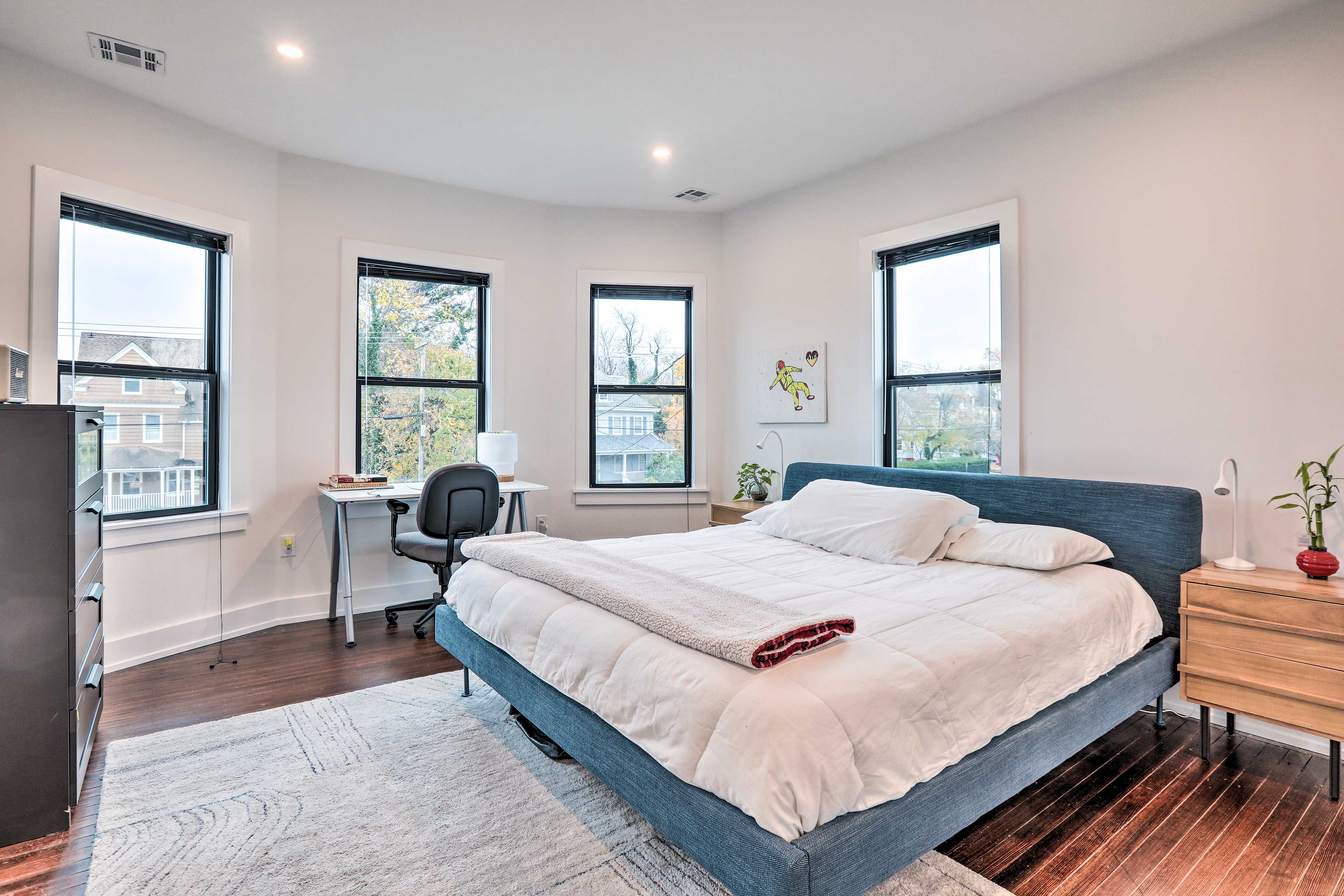 Bedroom 2 | King Bed | 2nd Floor | Laptop Workspace | Hangers