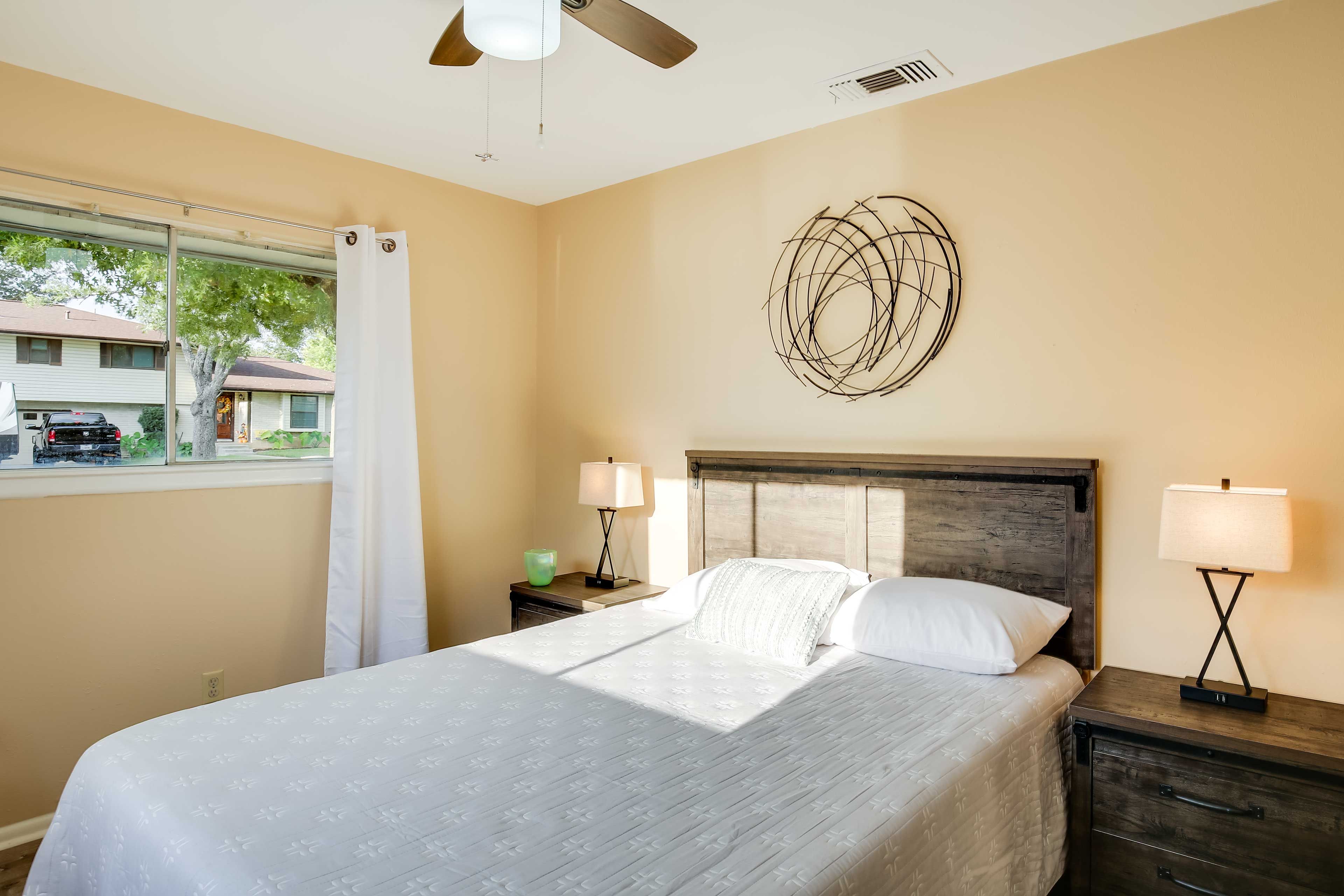 Bedroom 2 | Queen Bed