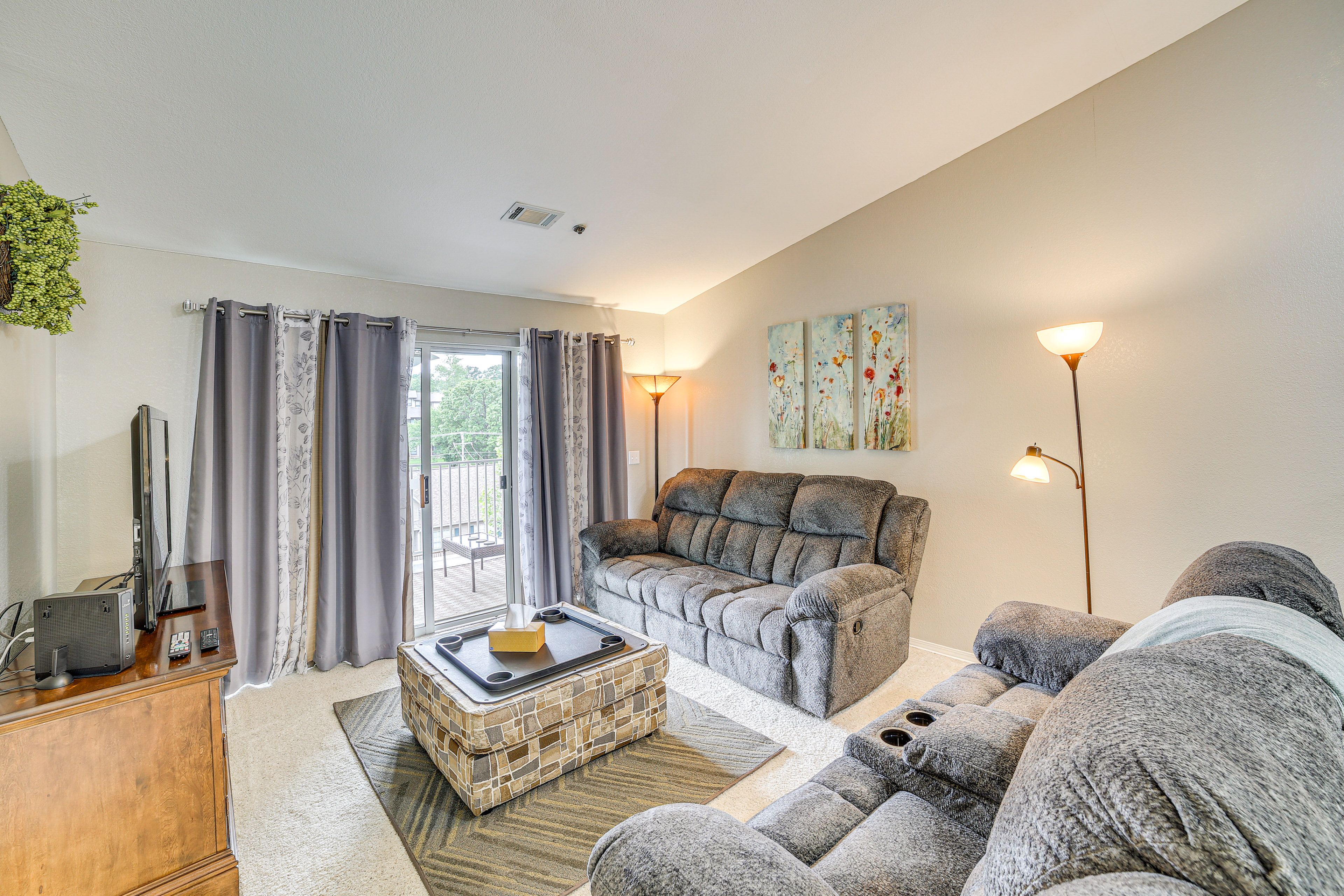 Branson Vacation Rental | 2BR | 2BA | 913 Sq Ft | Step-Free Access