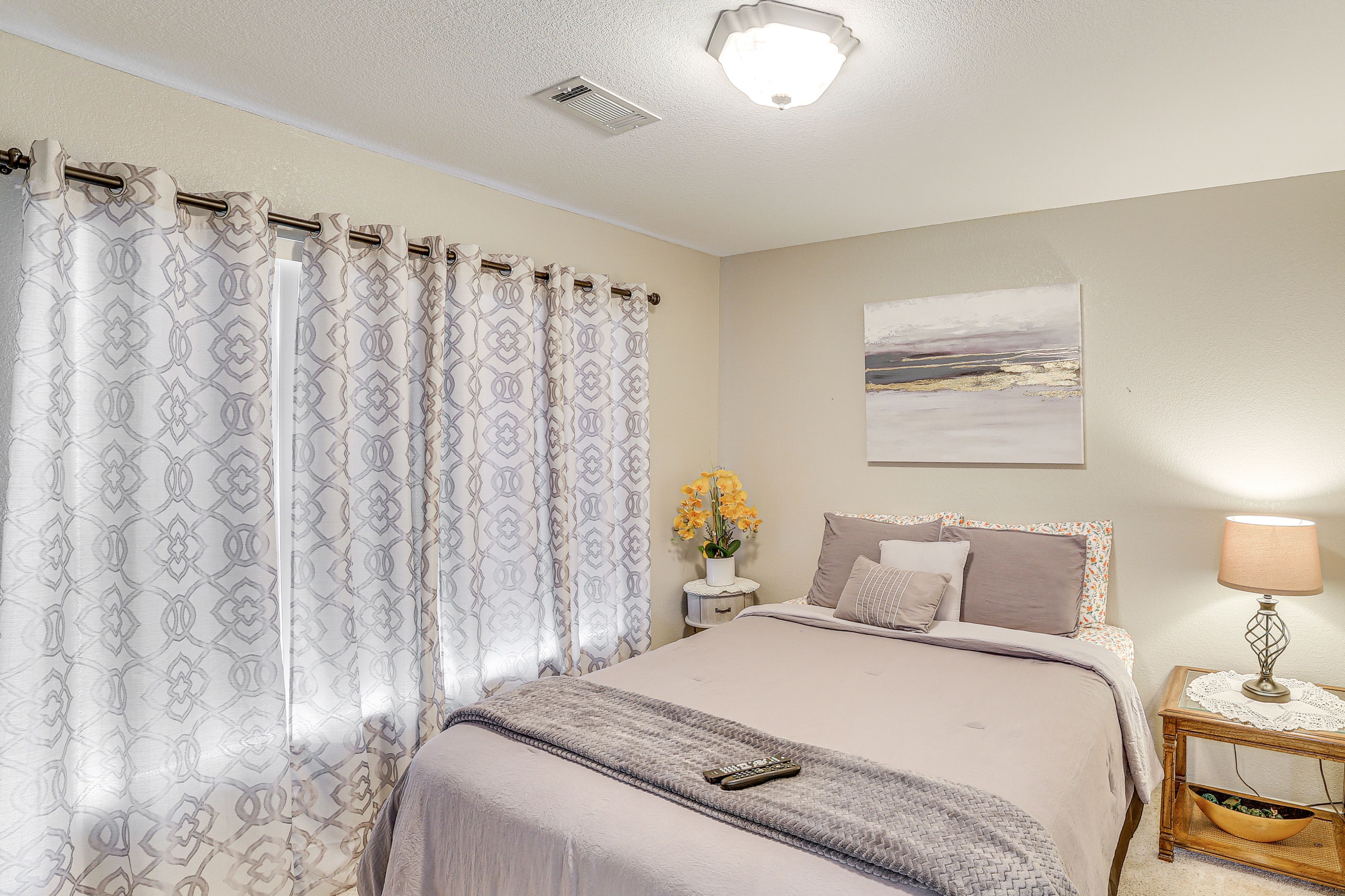 Bedroom 2 | Queen Bed