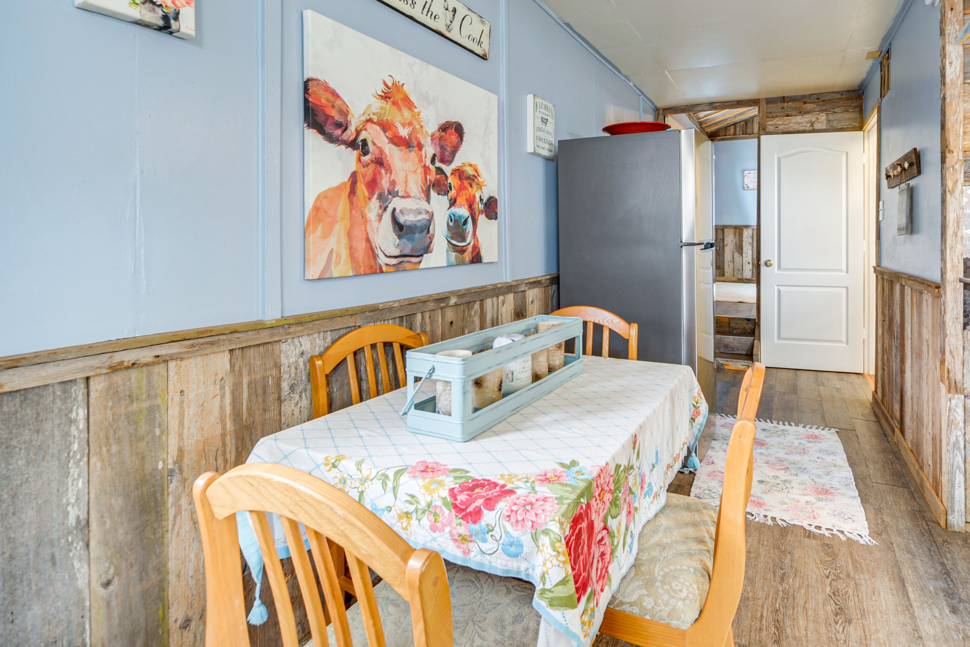 Dining Area | Dishware & Flatware Provided