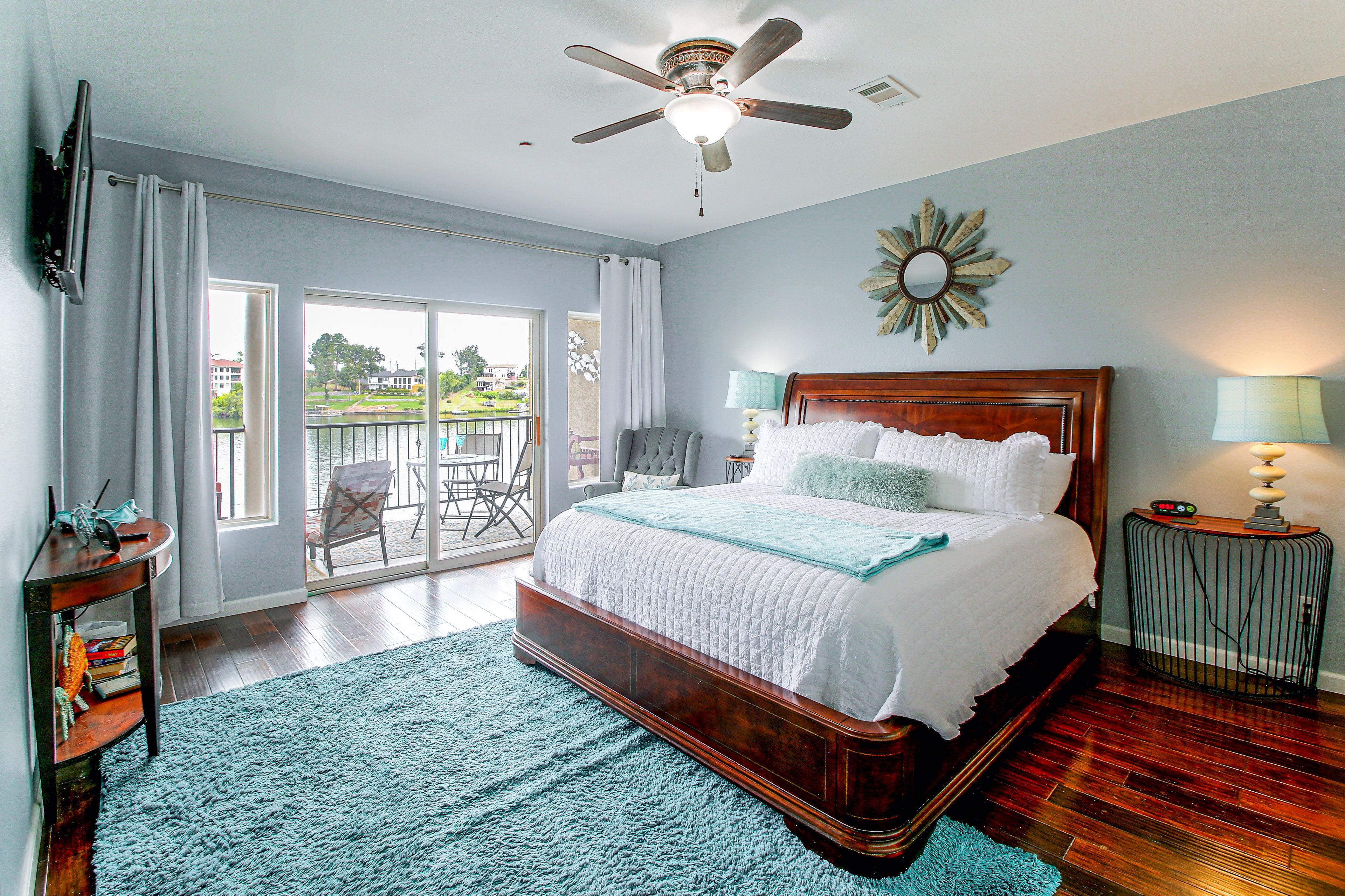 Bedroom 1 | King Bed