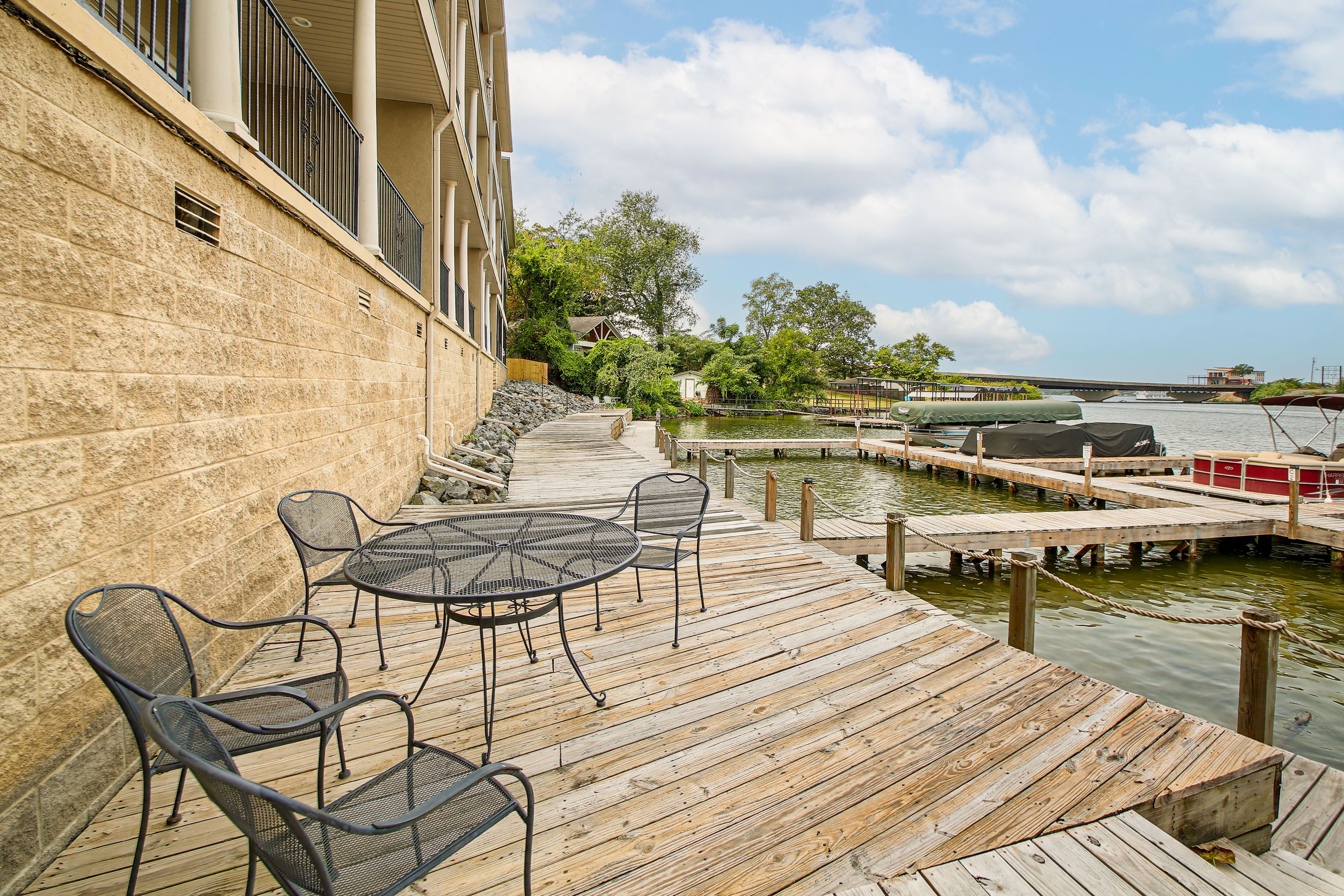Bridge Bay Condominiums | Community Amenities
