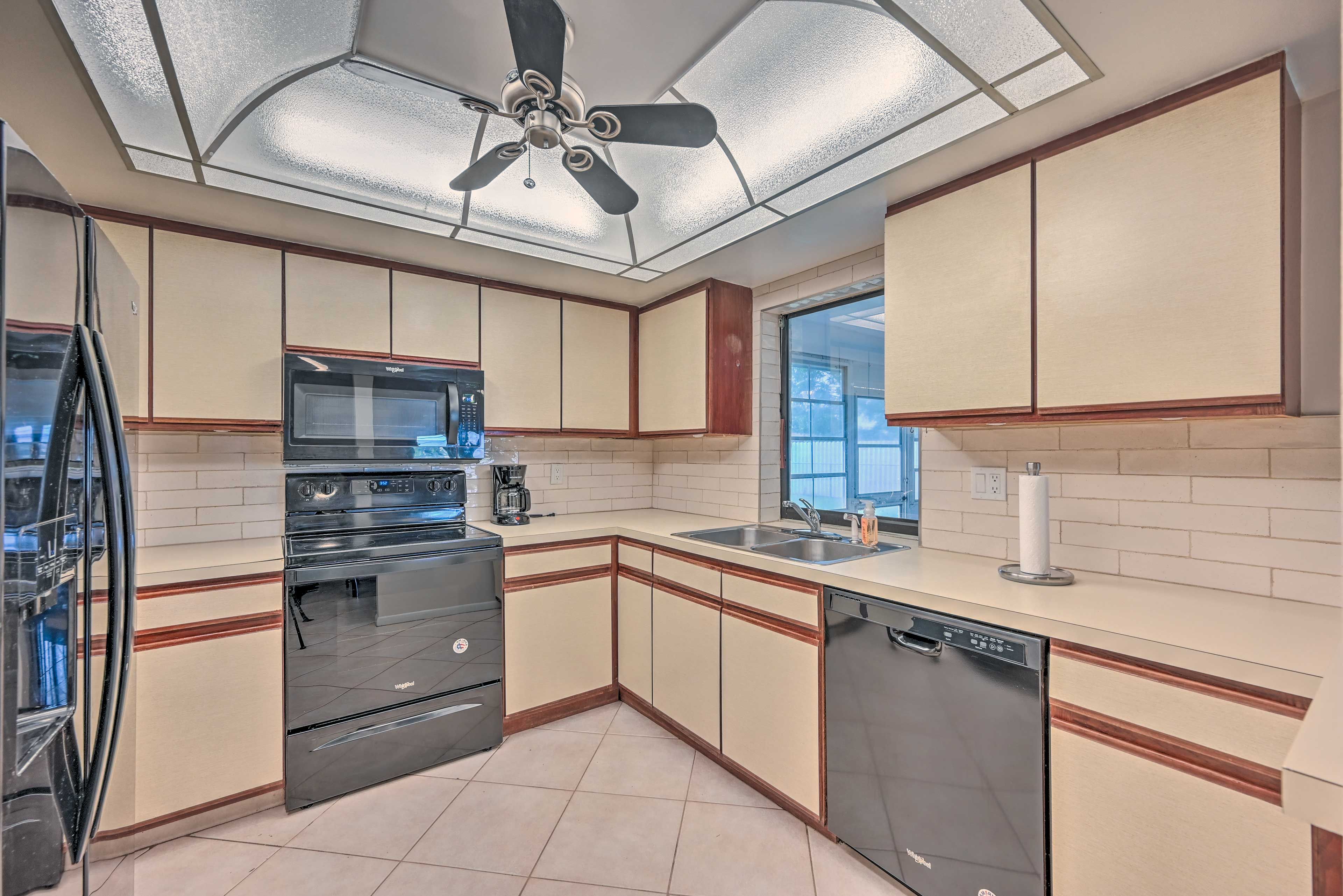 Kitchen | Fully Equipped w/ Cooking Basics