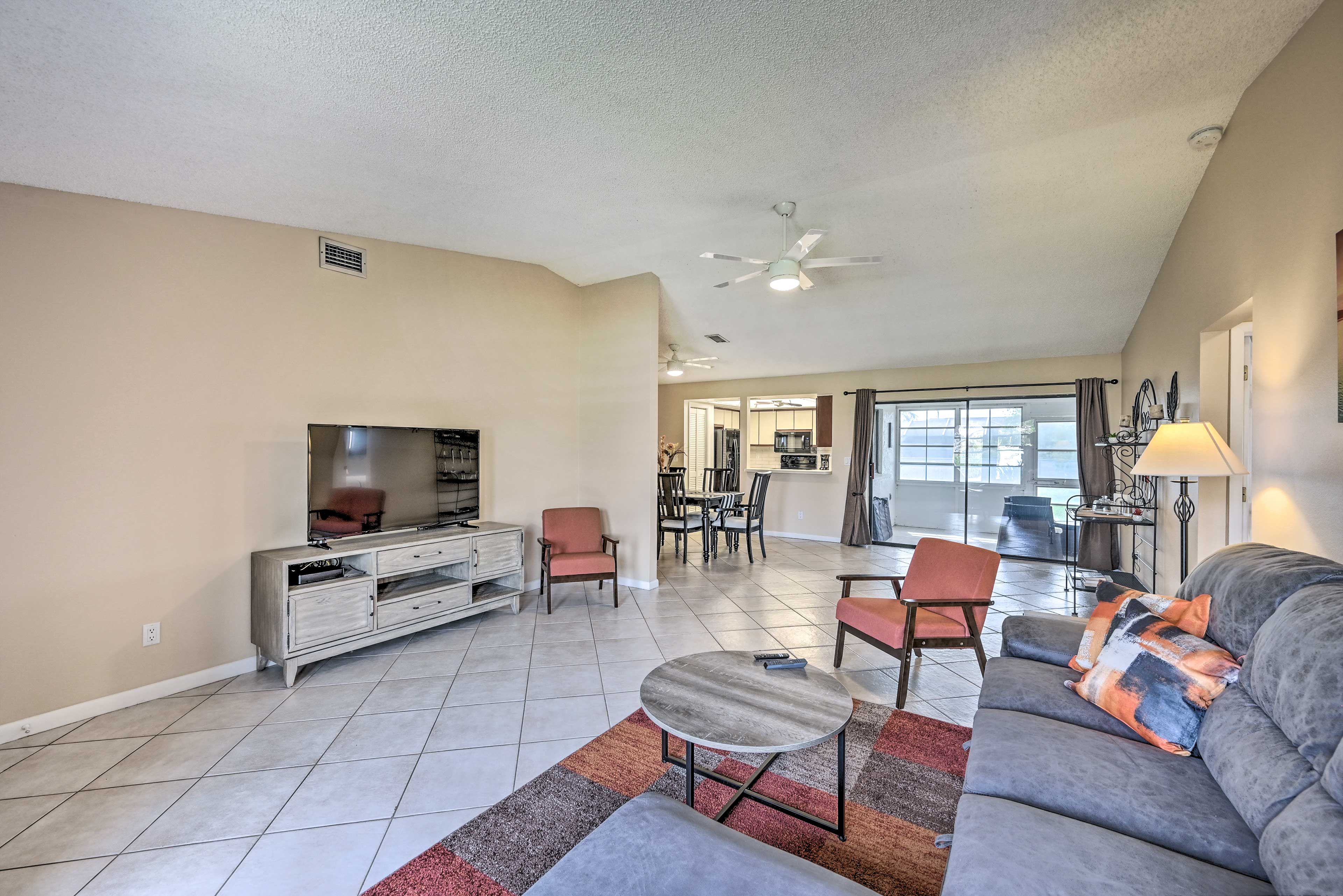 Living Room | Smart TV