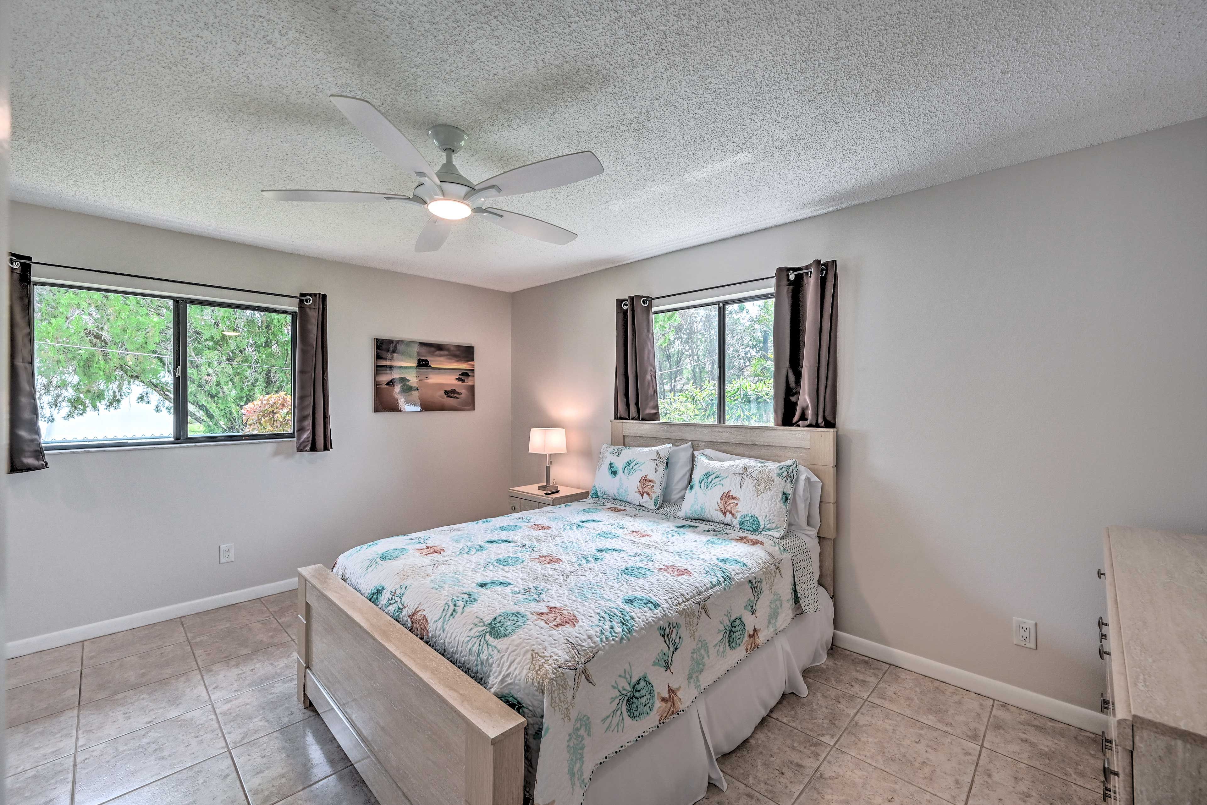 Bedroom 1 | Queen Bed