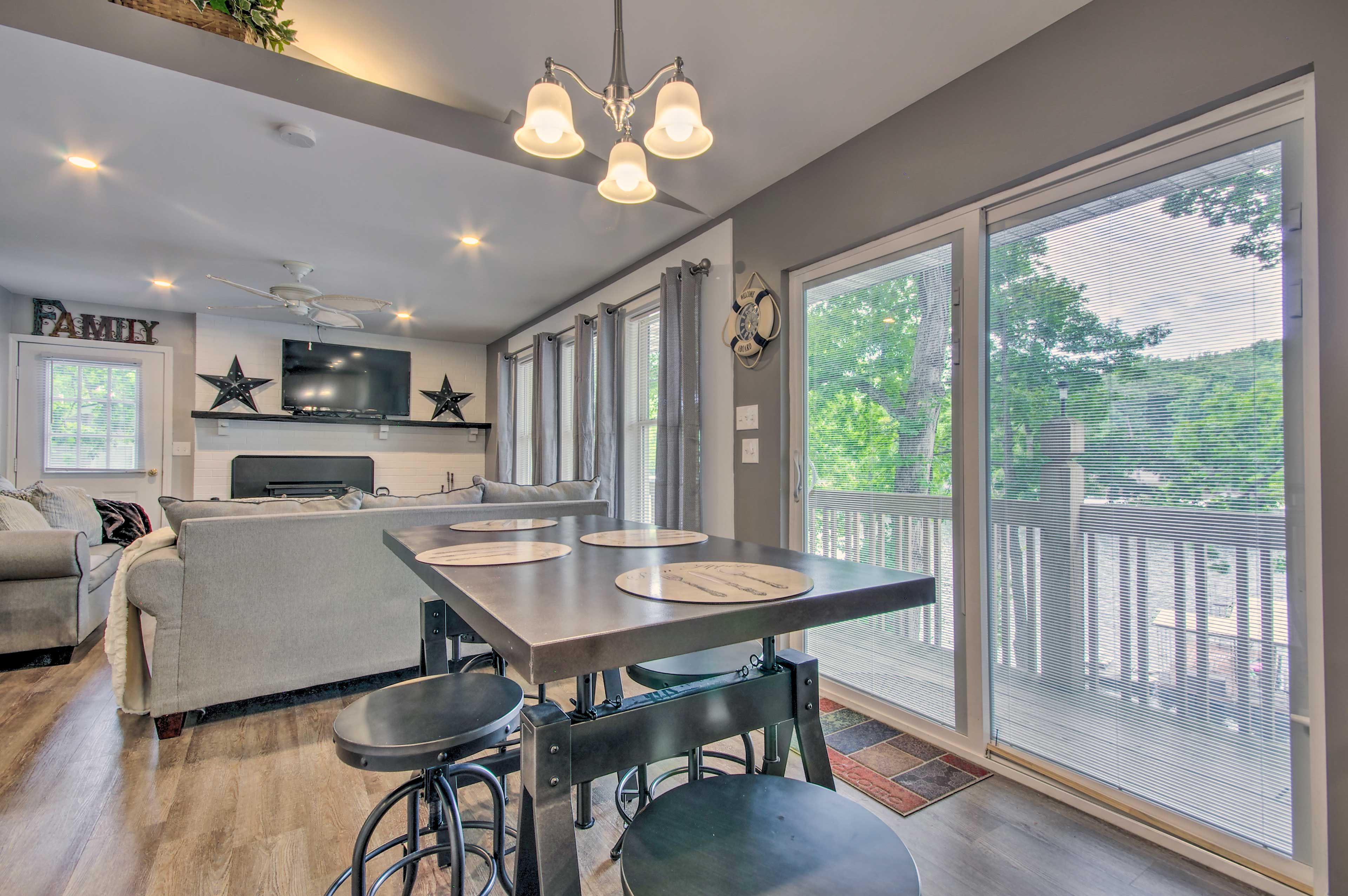 Dining Area | Dishware Provided